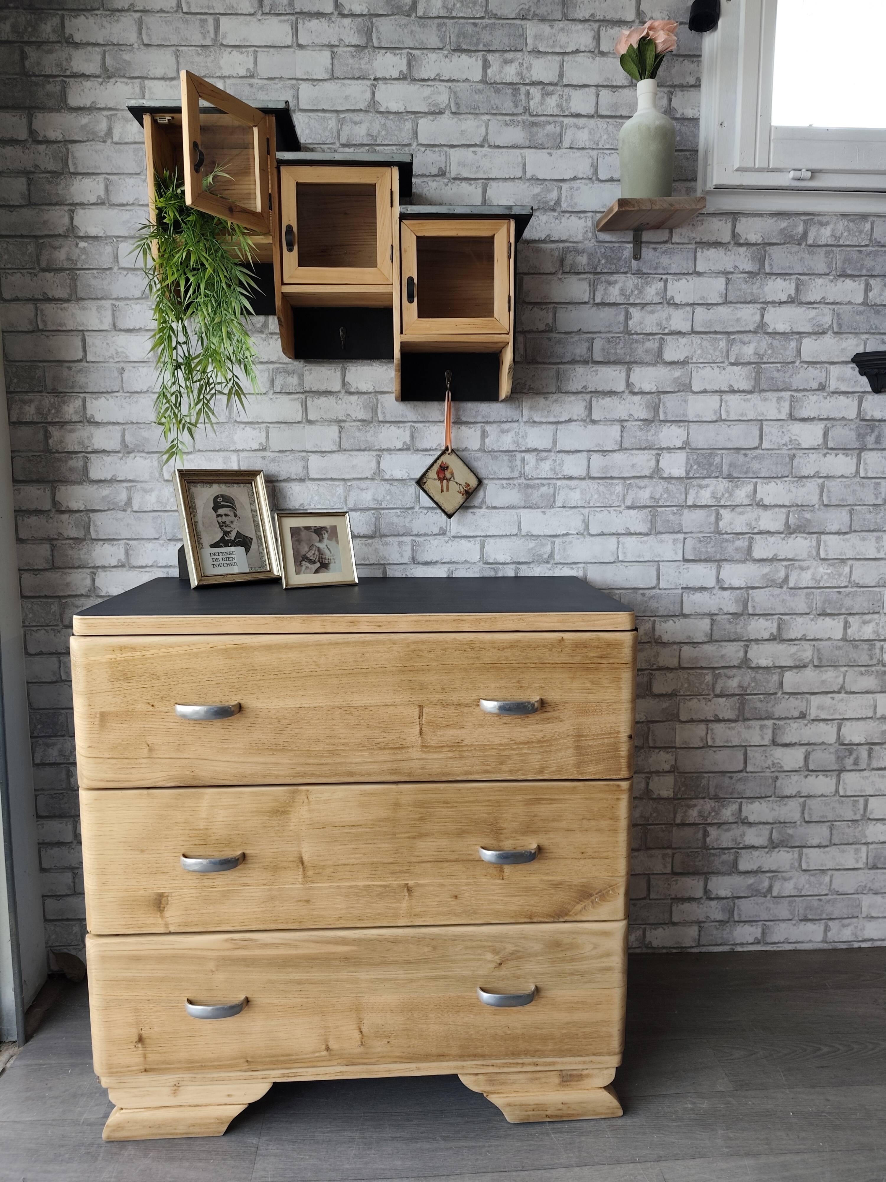 Chest of drawers
