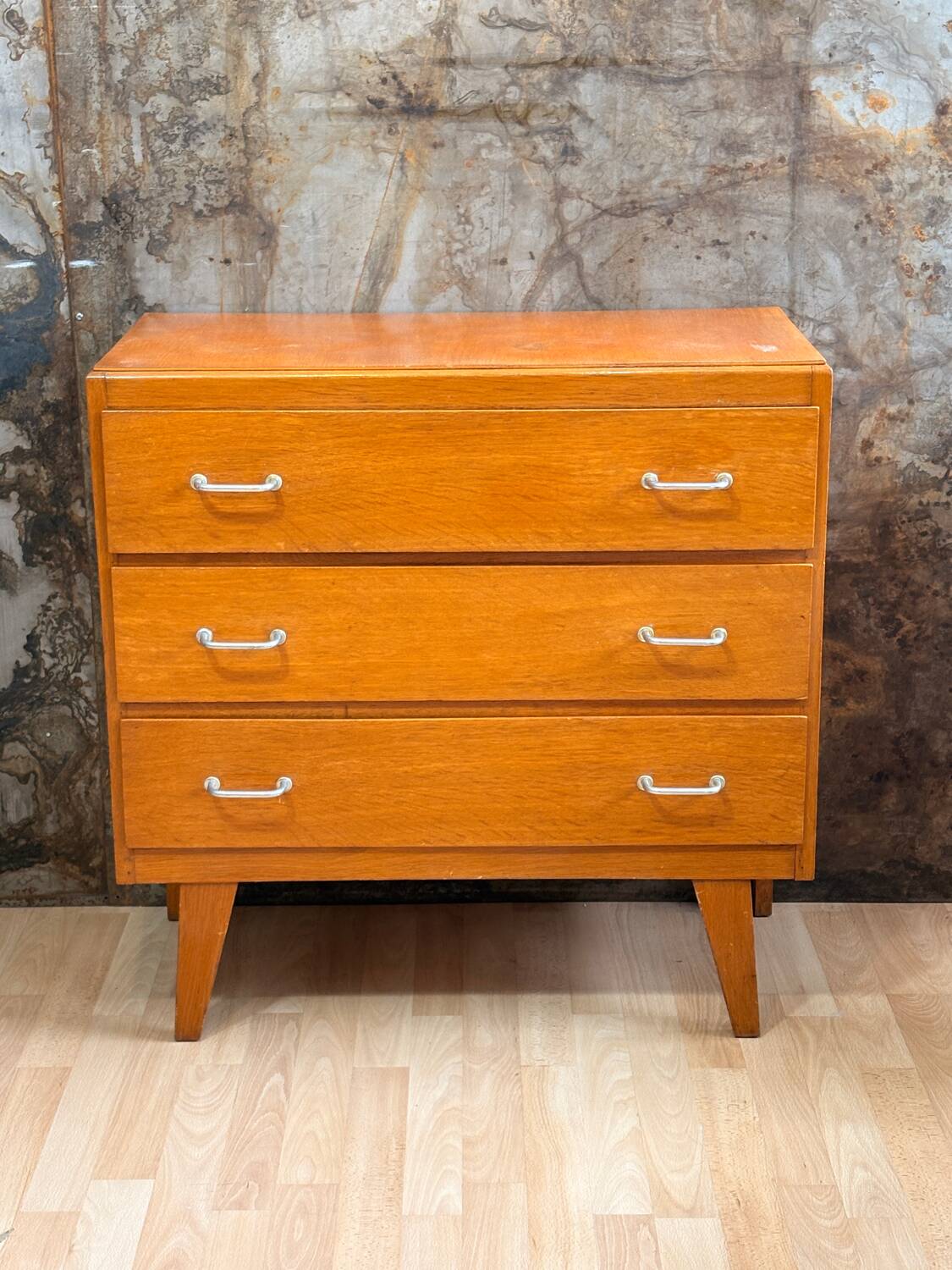 Compass leg chest of drawers