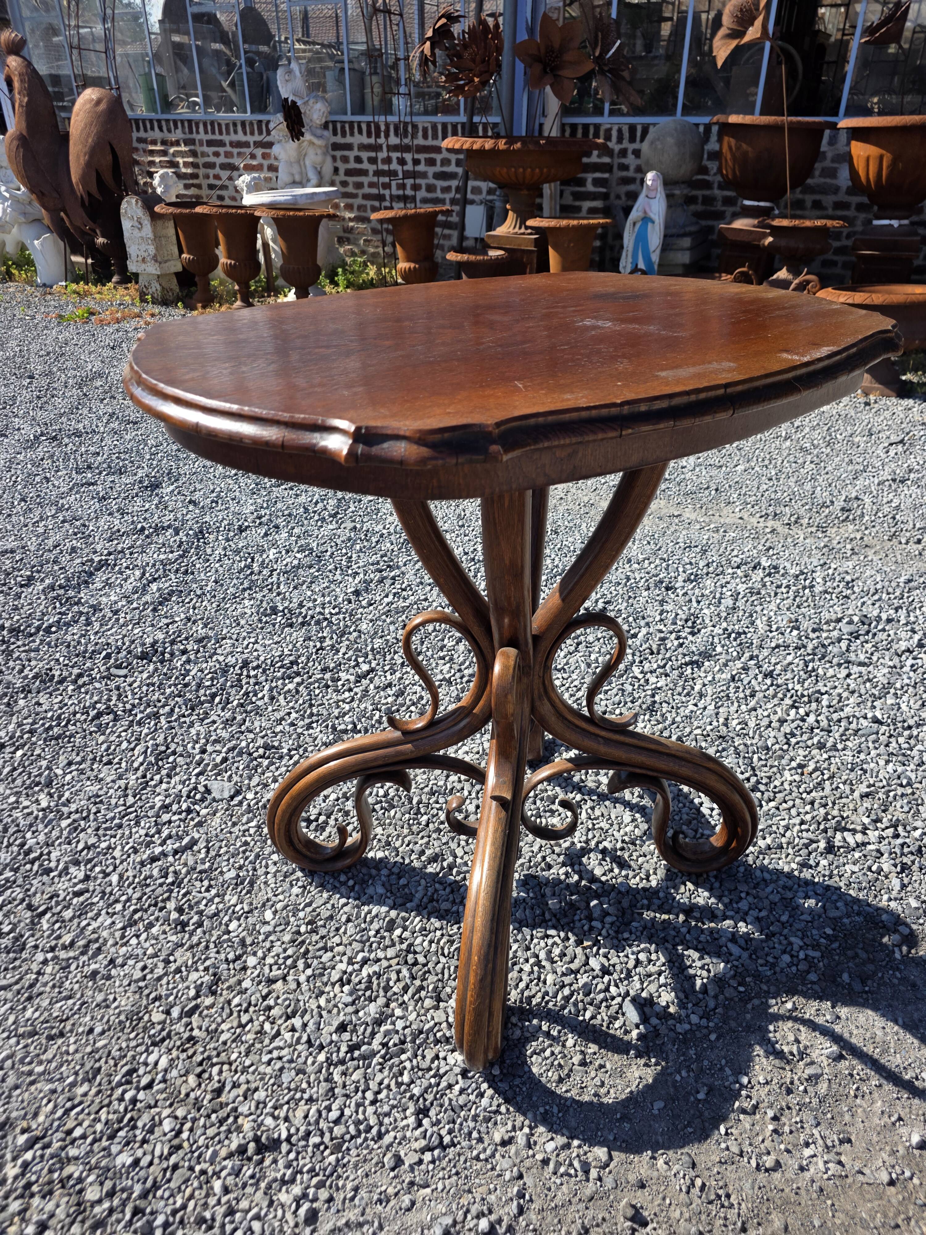 Thonet No. 1 curved wooden side table from the 19th century.