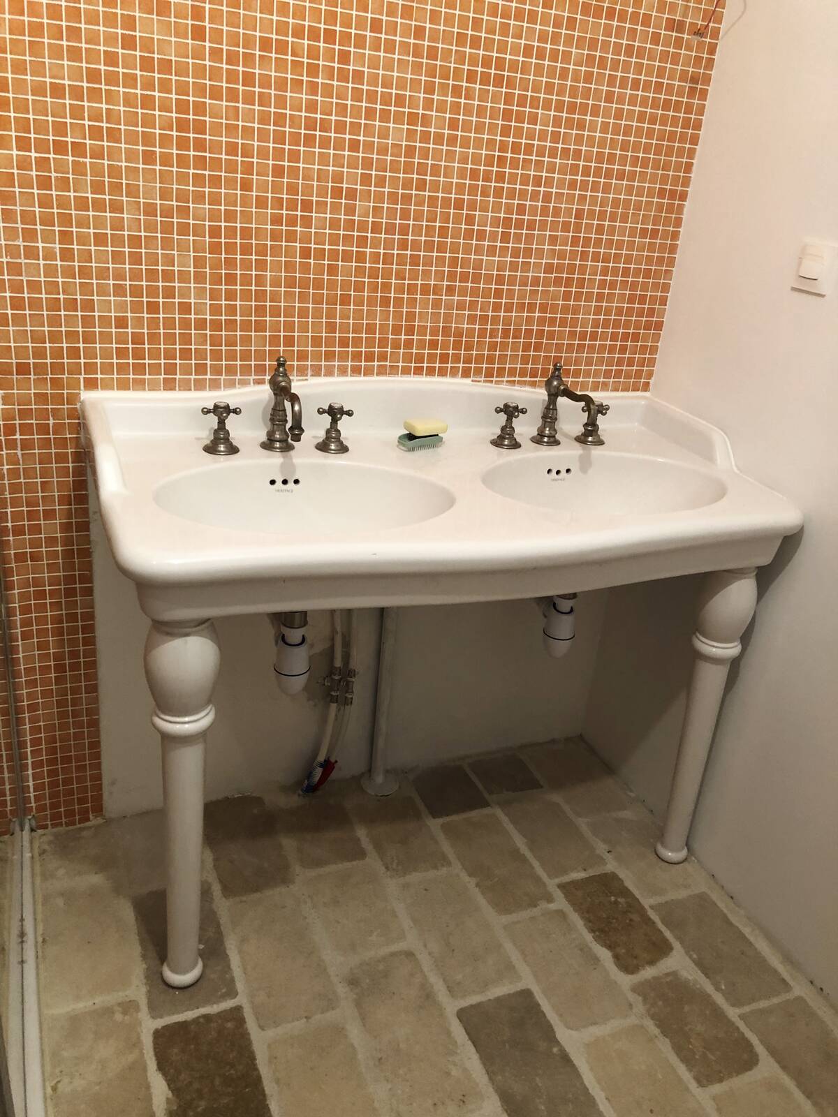 Double vasque heritage