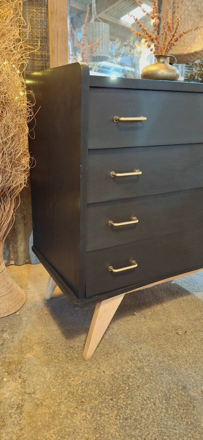Vintage chest of drawers