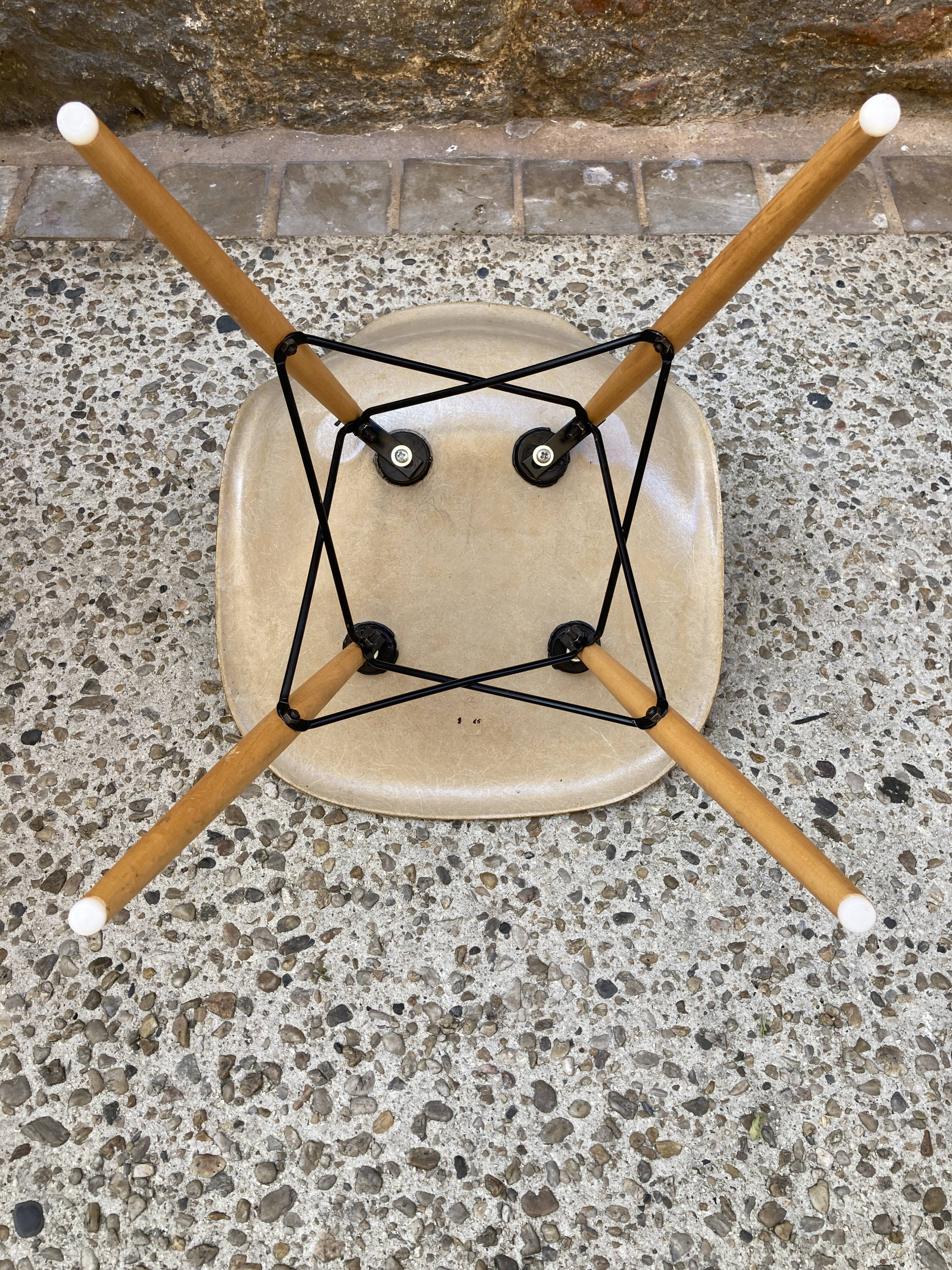 Beige chair DSW Eames