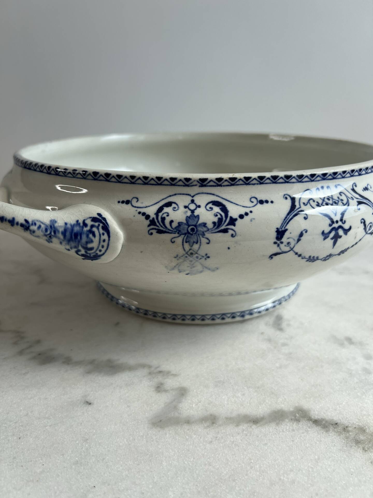 Antique soup tureen Lunéville KG Collection Moustiers, Ironstone