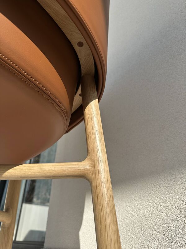 Fauteuil cabriolet en chêne et cuir cravache fauve/seigle Hermès