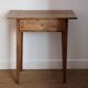 Table en bois avec tiroir