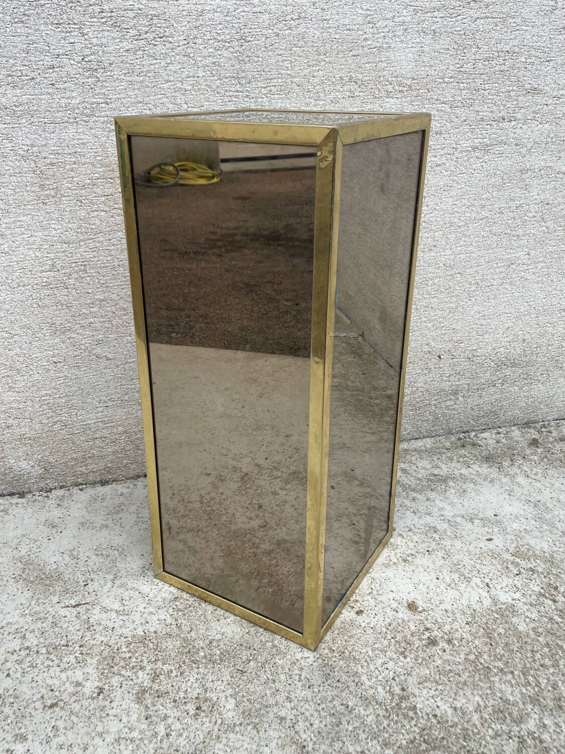 Wooden pedestal / corner column in chrome plated multi-sided mirror