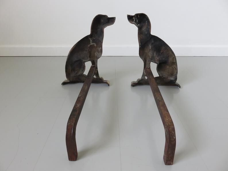 Pair of "dog" channels in solid bronze 30/40