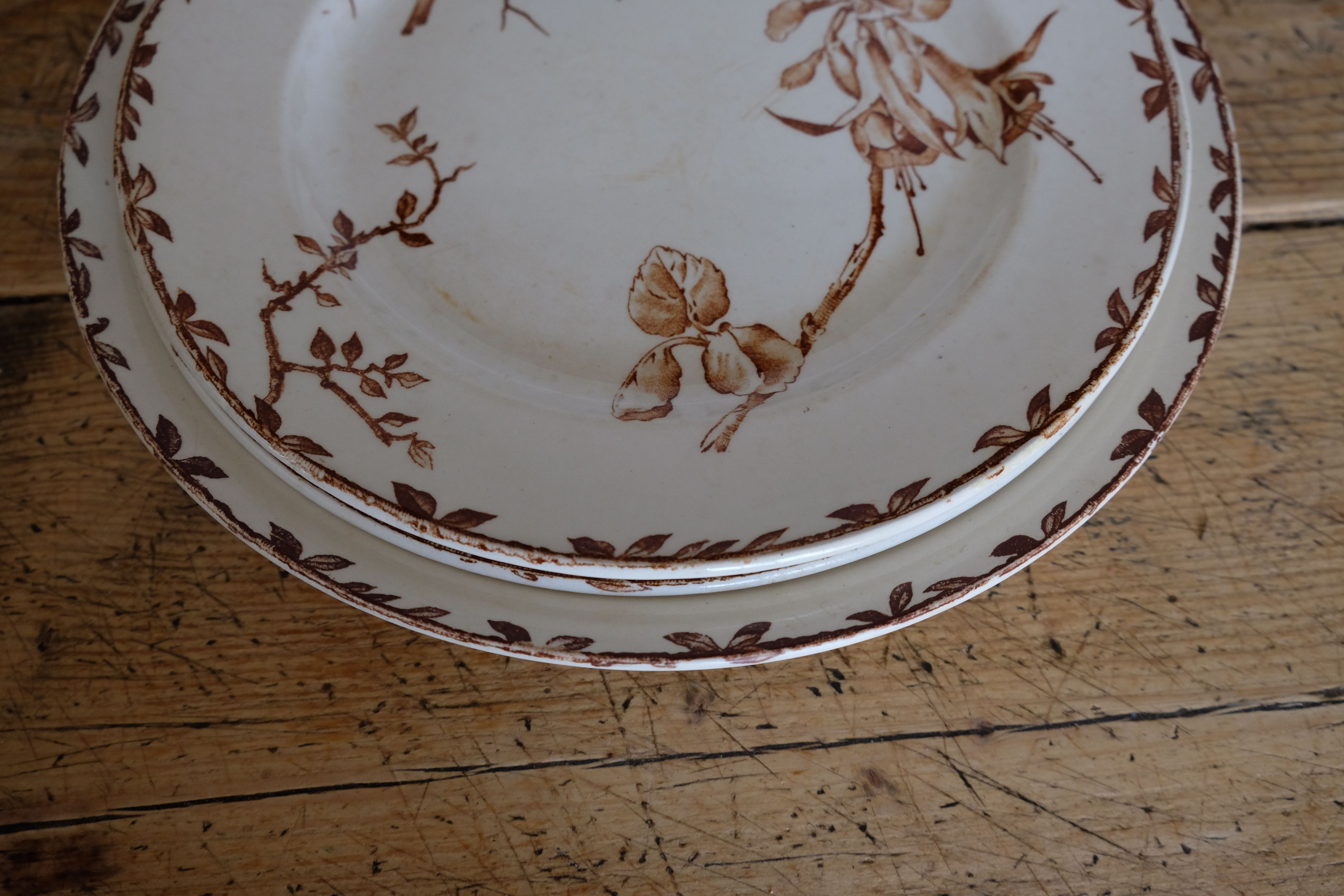 Antique brown Oxford model plate, HB - Choisy-le-Ro Co., 1900s