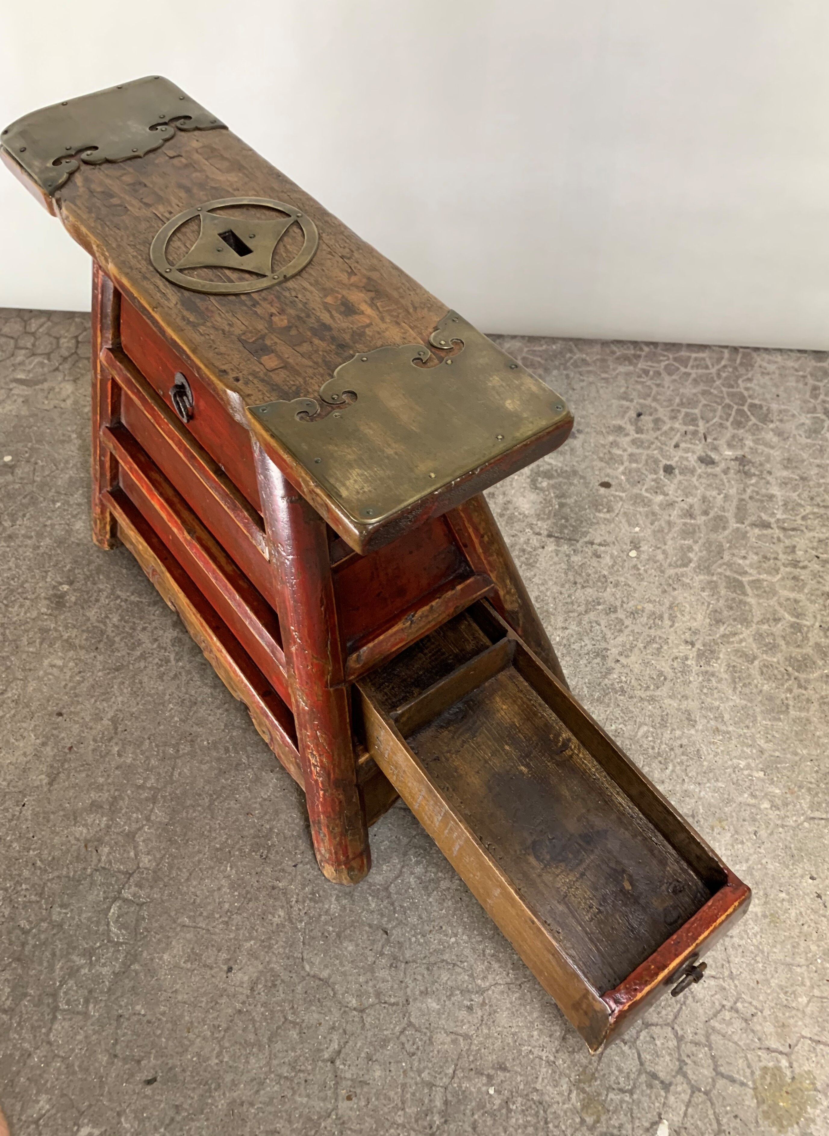 Chinese hairdresser's stool