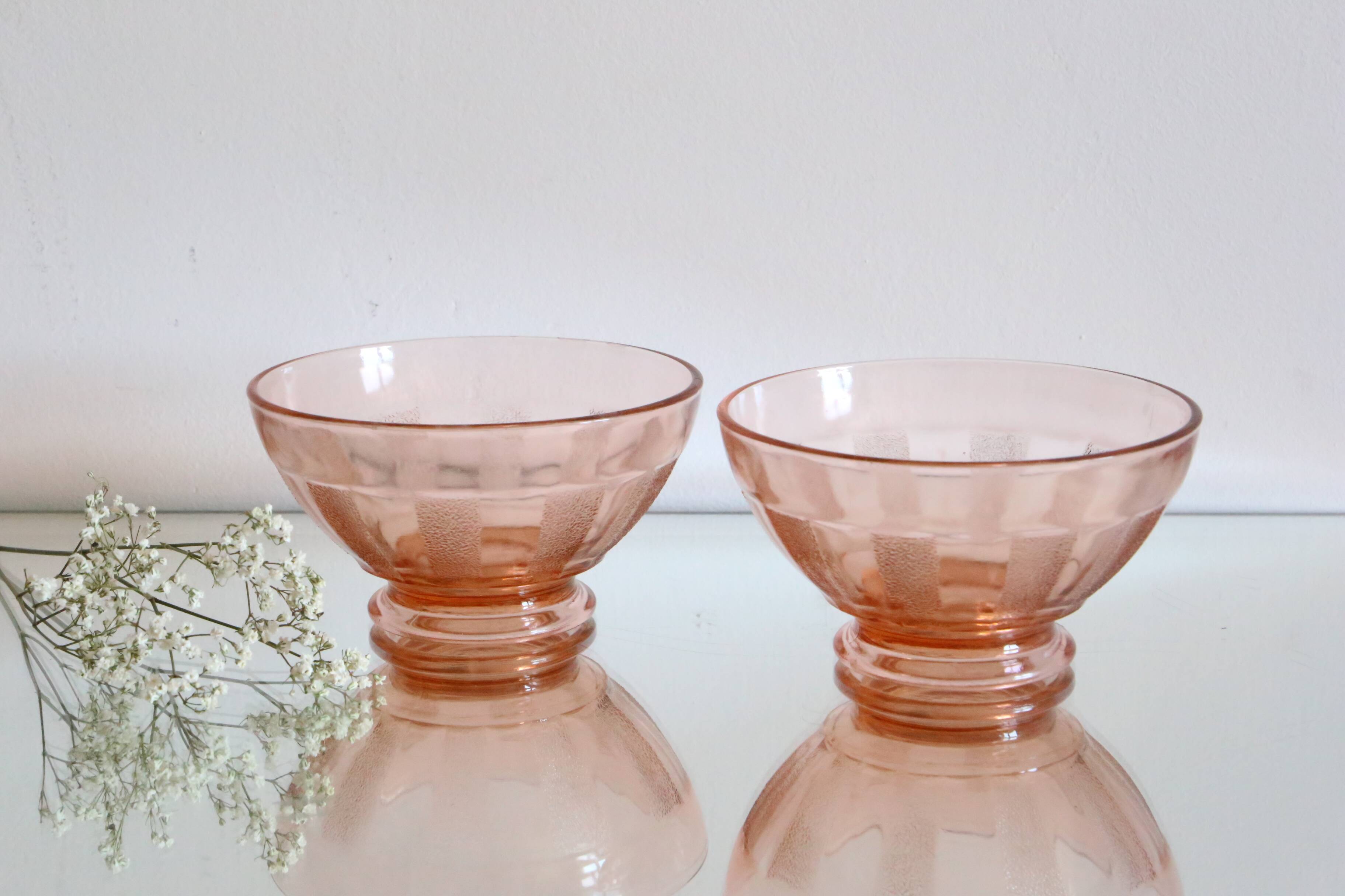 Paire de bols en verre rose