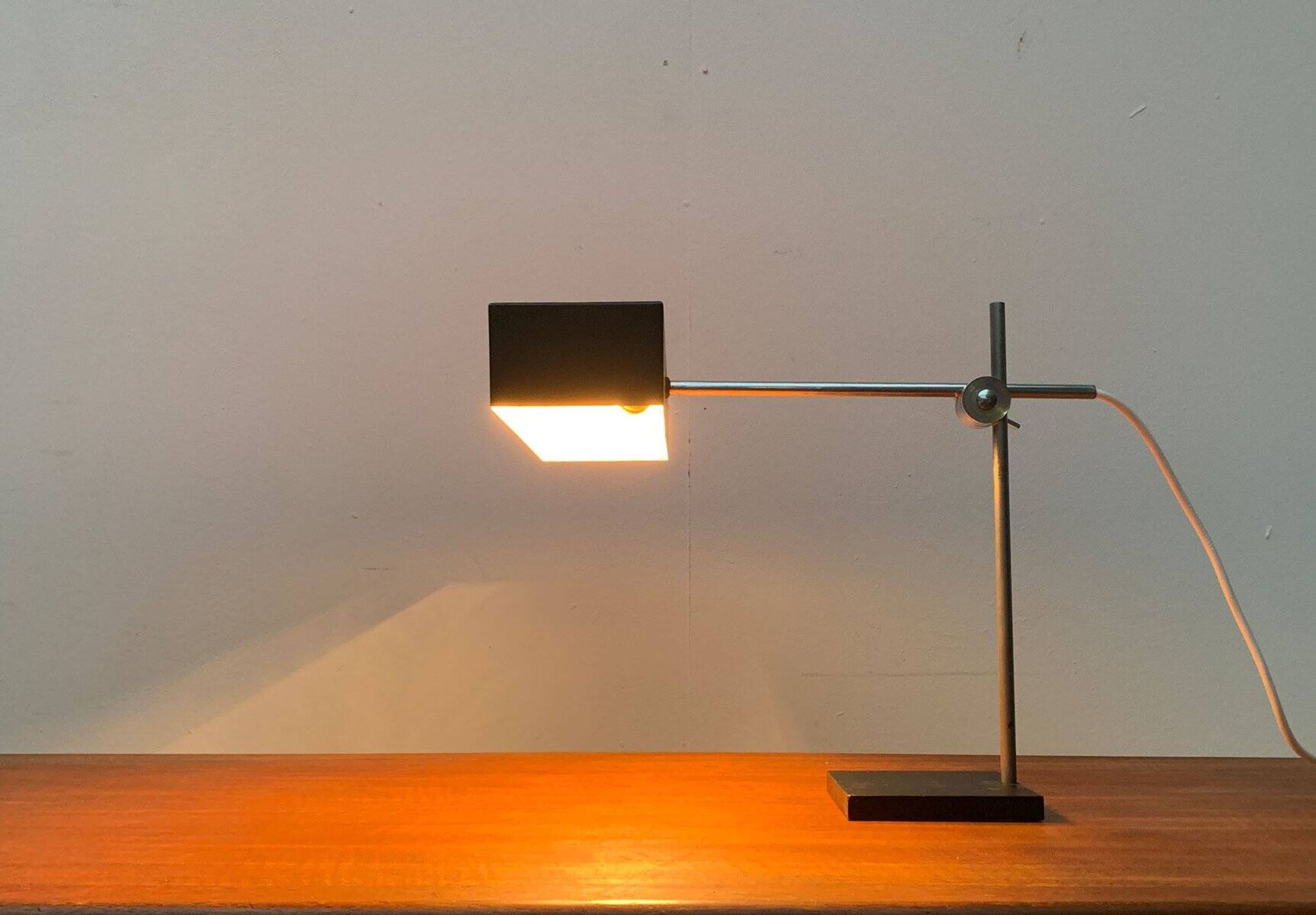 Lampe de table minimaliste du milieu du siècle, années 1960, lot de 2