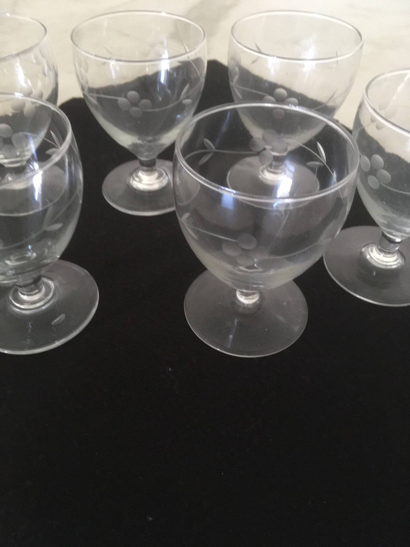 6 verres anciens motifs raisin u