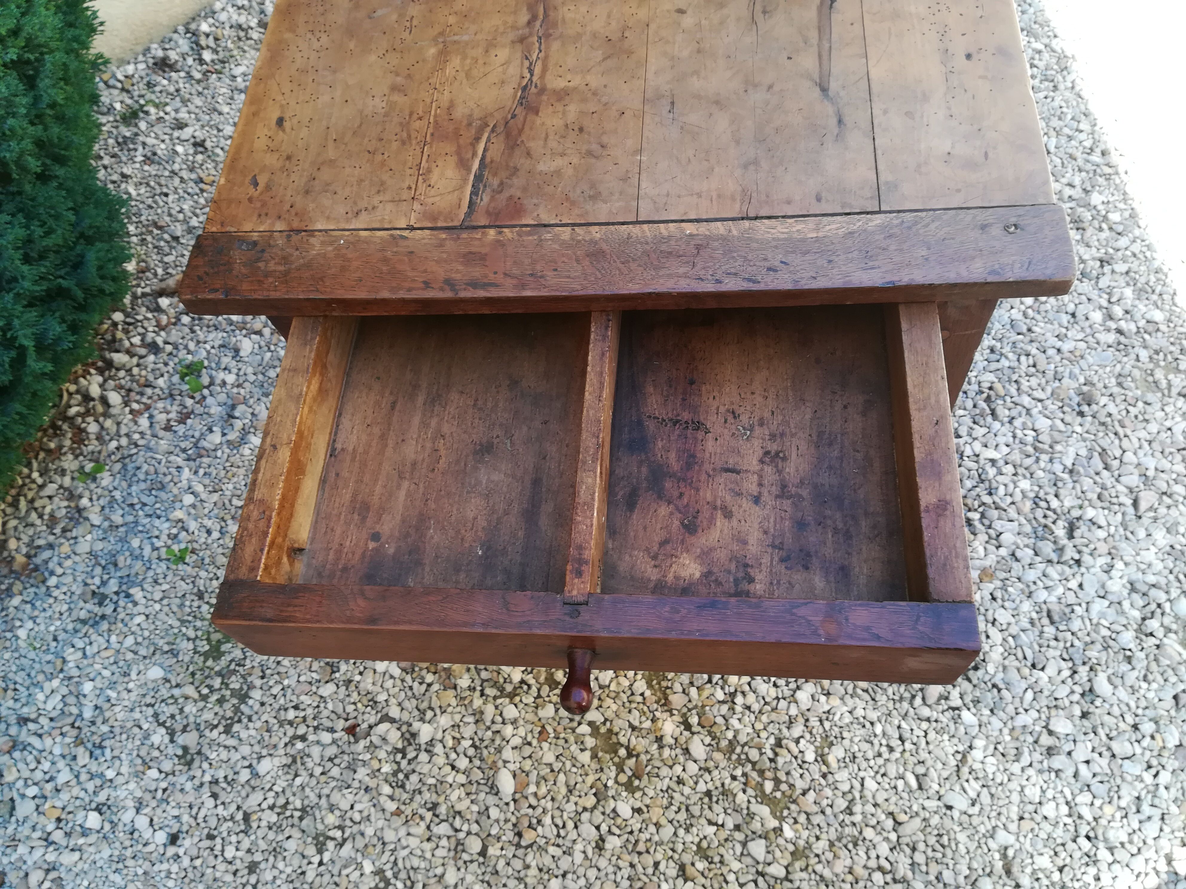 Table in oak and mahogany