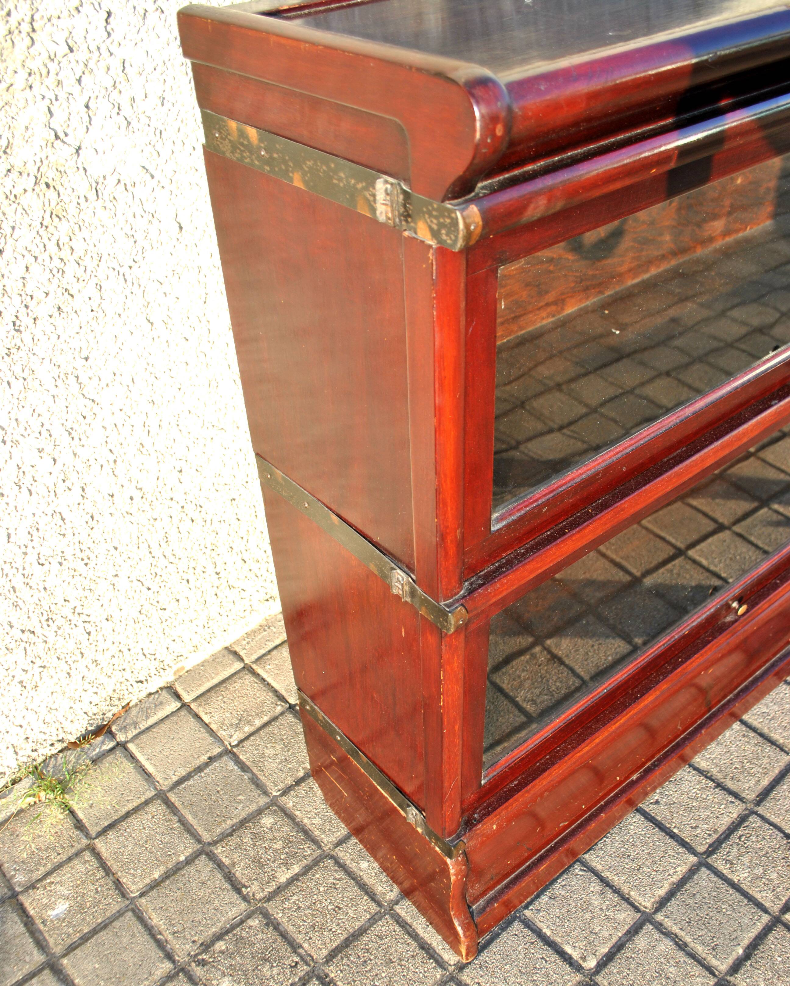 Mahogany glass-fronted bookcase THE GLOBE WERNICKE LONDON 1900, a piece of furniture