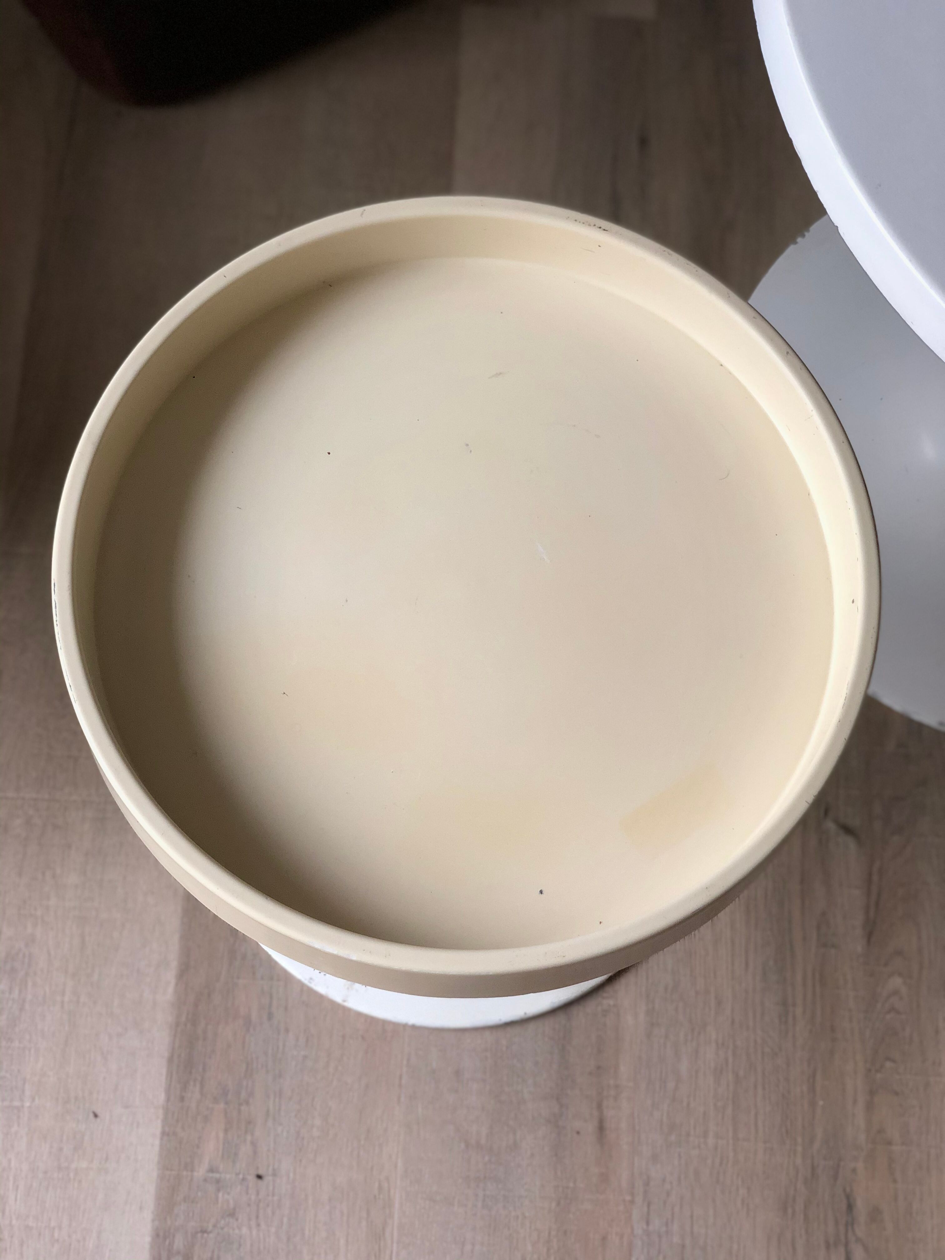 Tulip foot coffee table