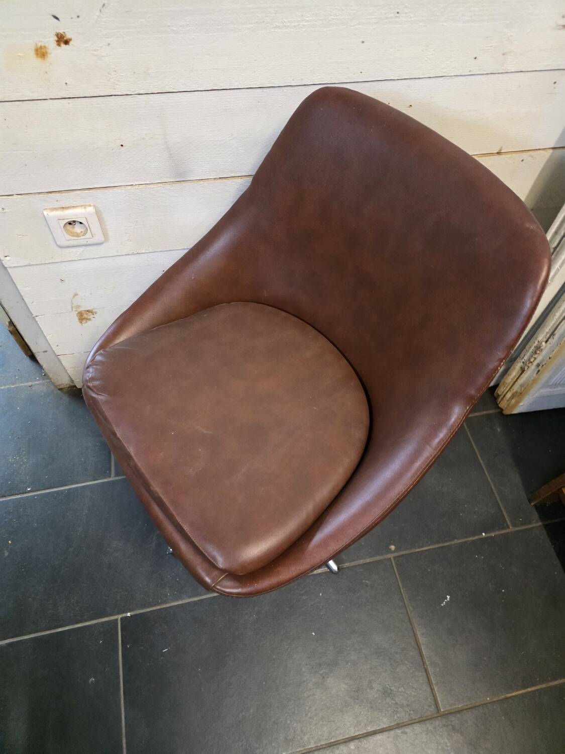 Swivel armchair with chrome metal legs from the 70s