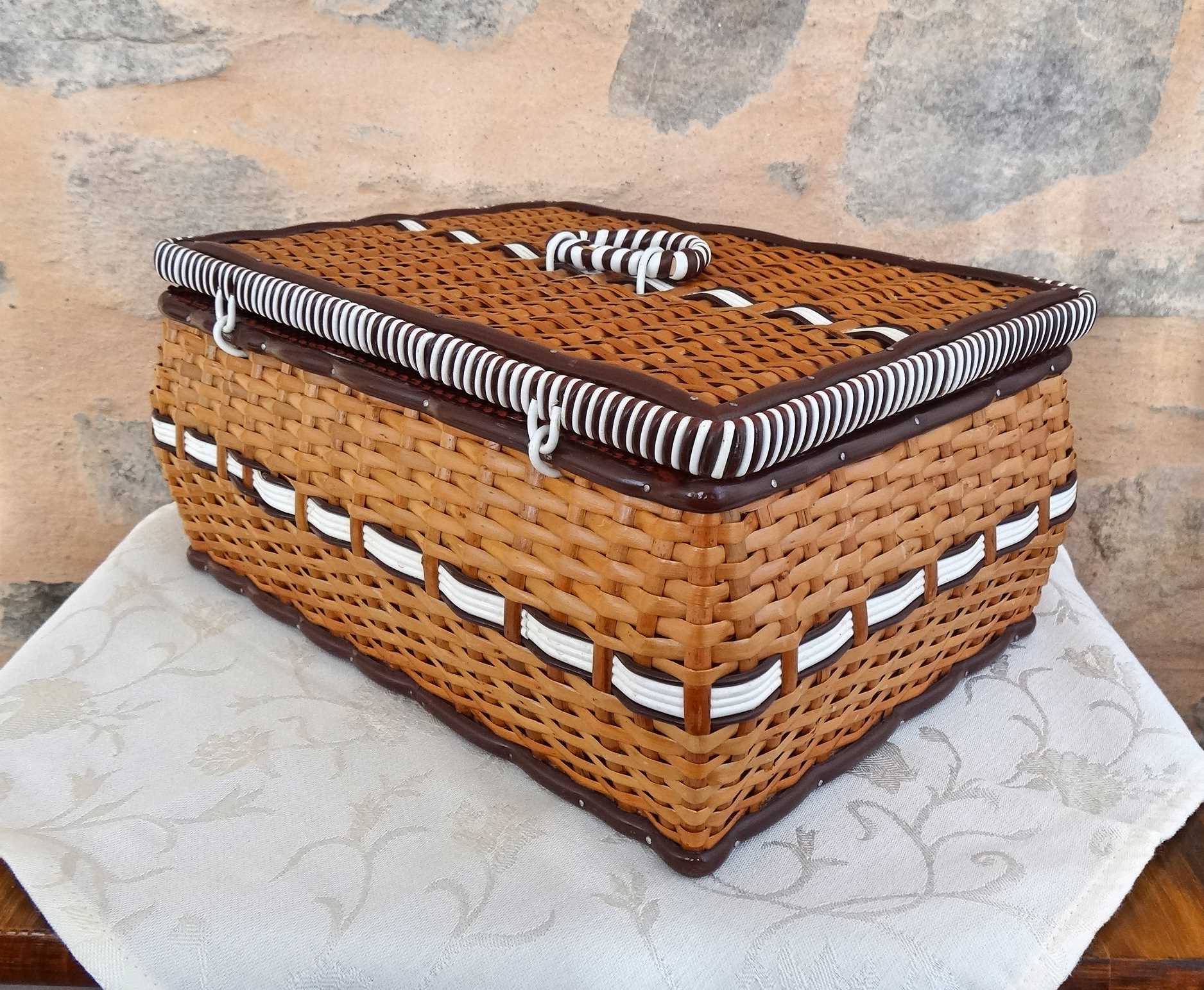 Wicker and scoubidou sewing box