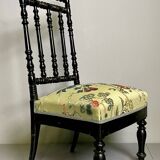 Chaise de salon antique avec tissu fleuri Nobilis
