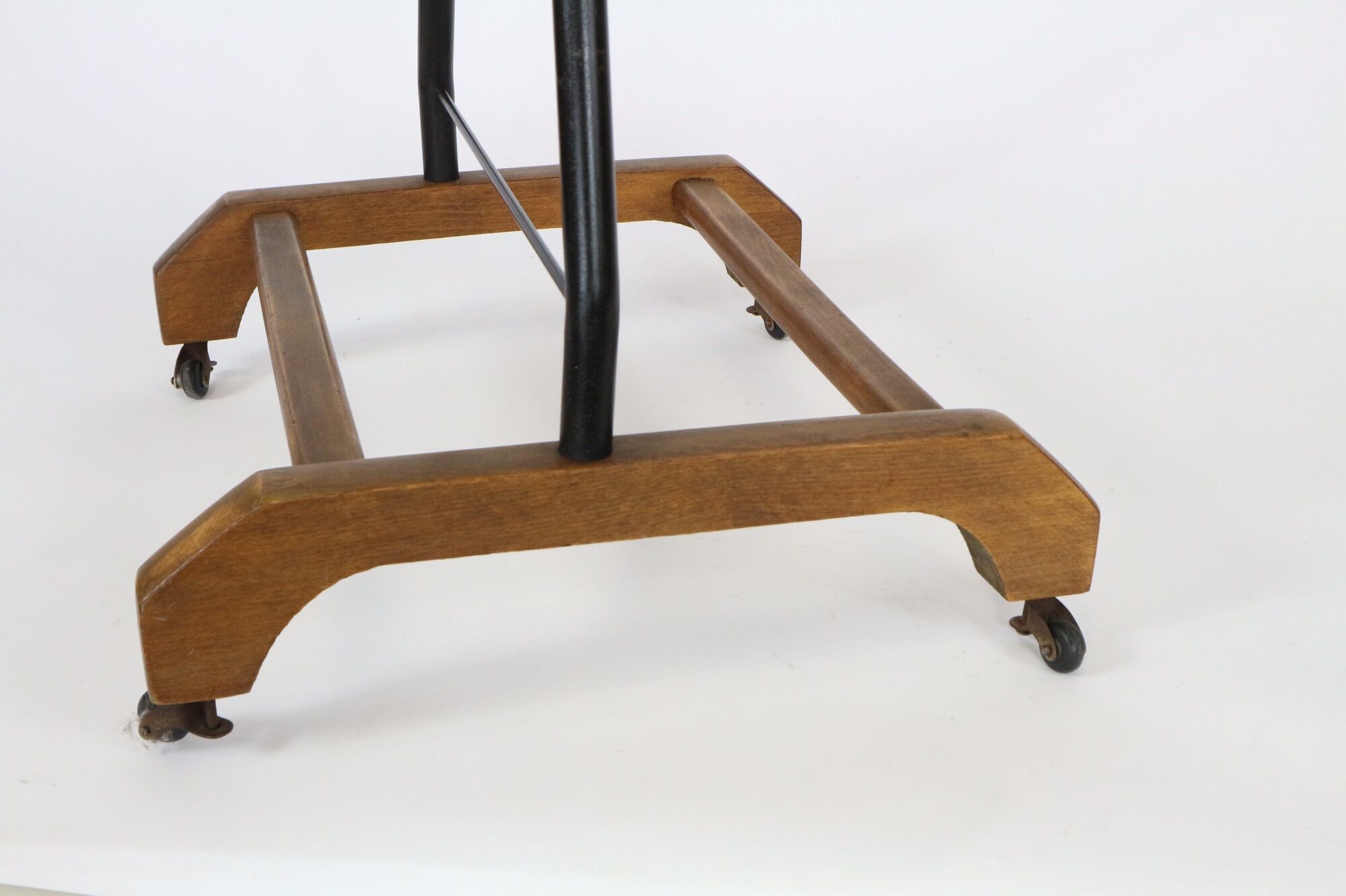 Valet serviteur muding années 60 vintage bois et métal peint en noir