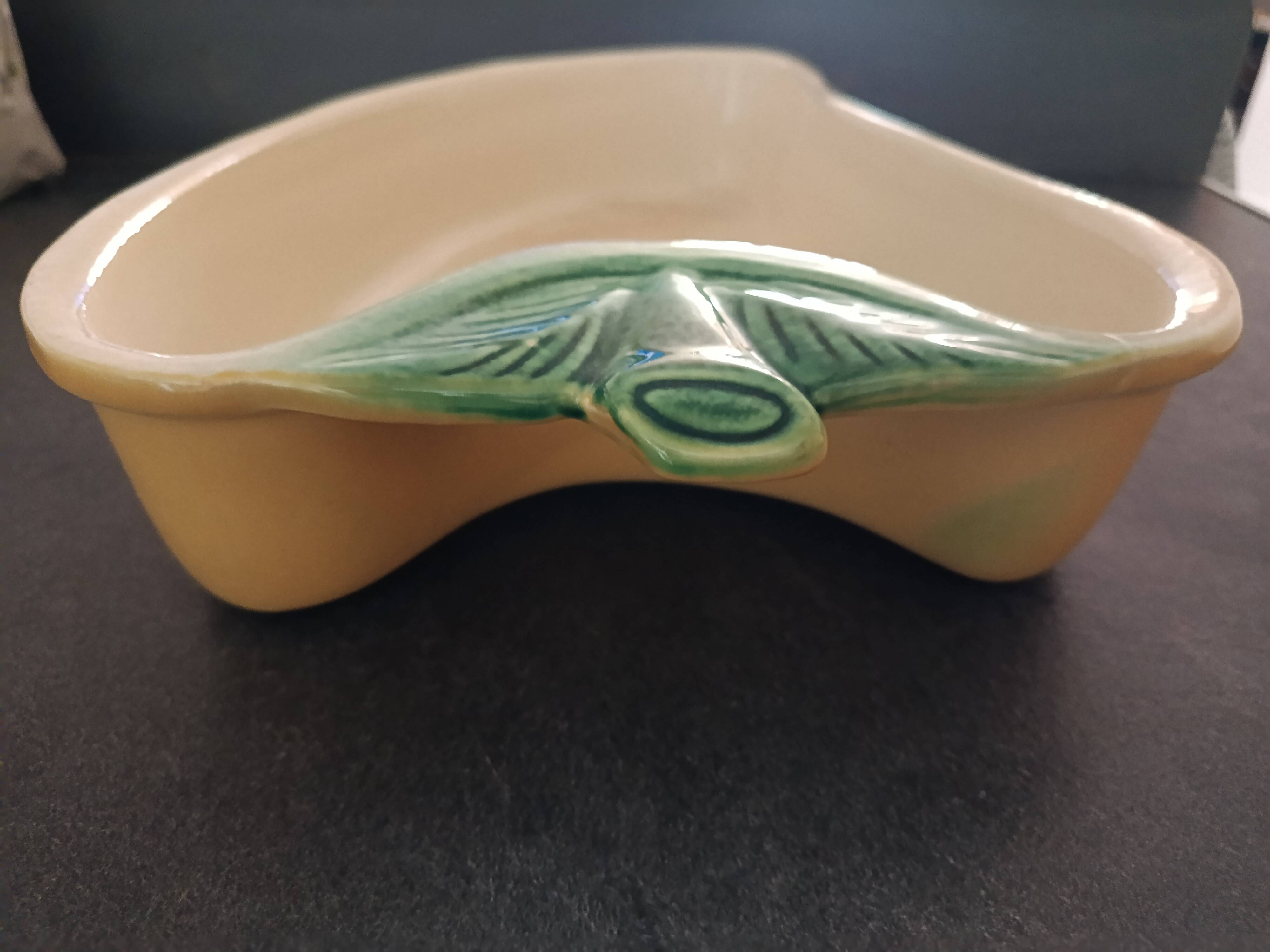 Plate ripient pocket empty faience barbotine mars