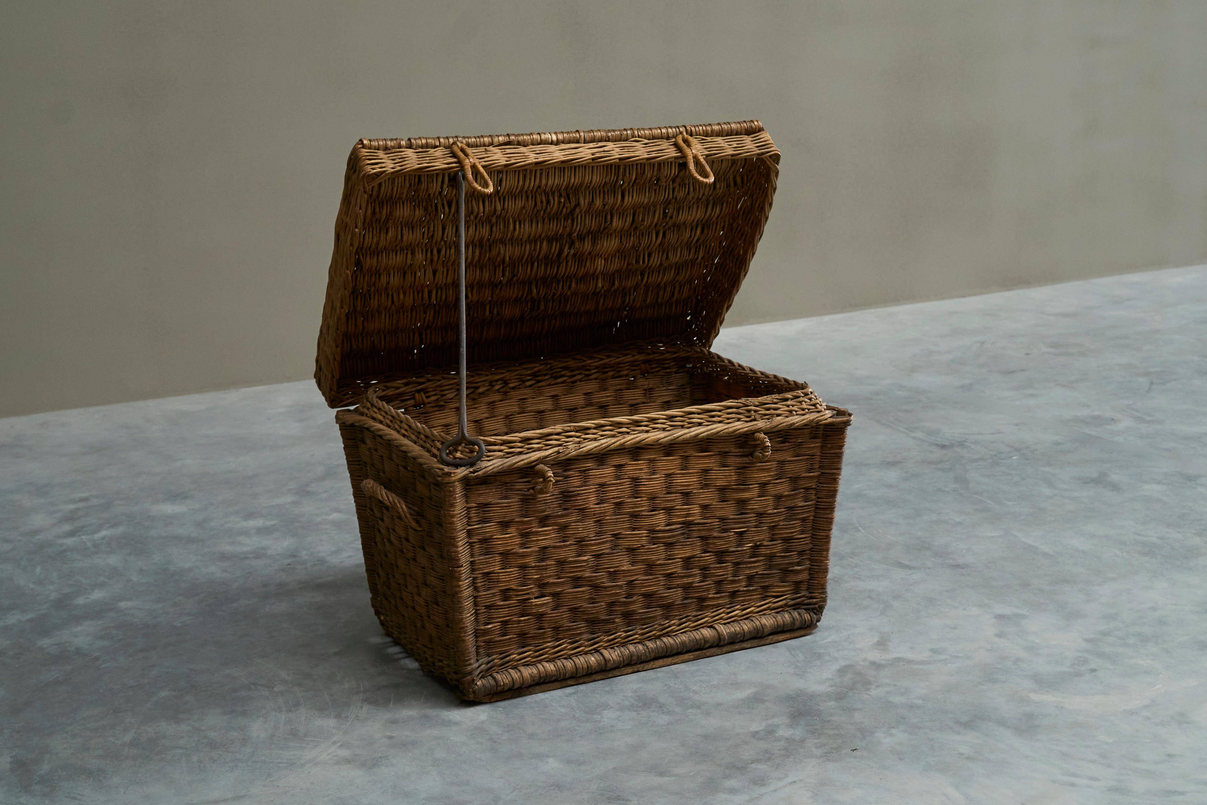 Commode en osier et fer forgé, XIXe siècle, style primitif