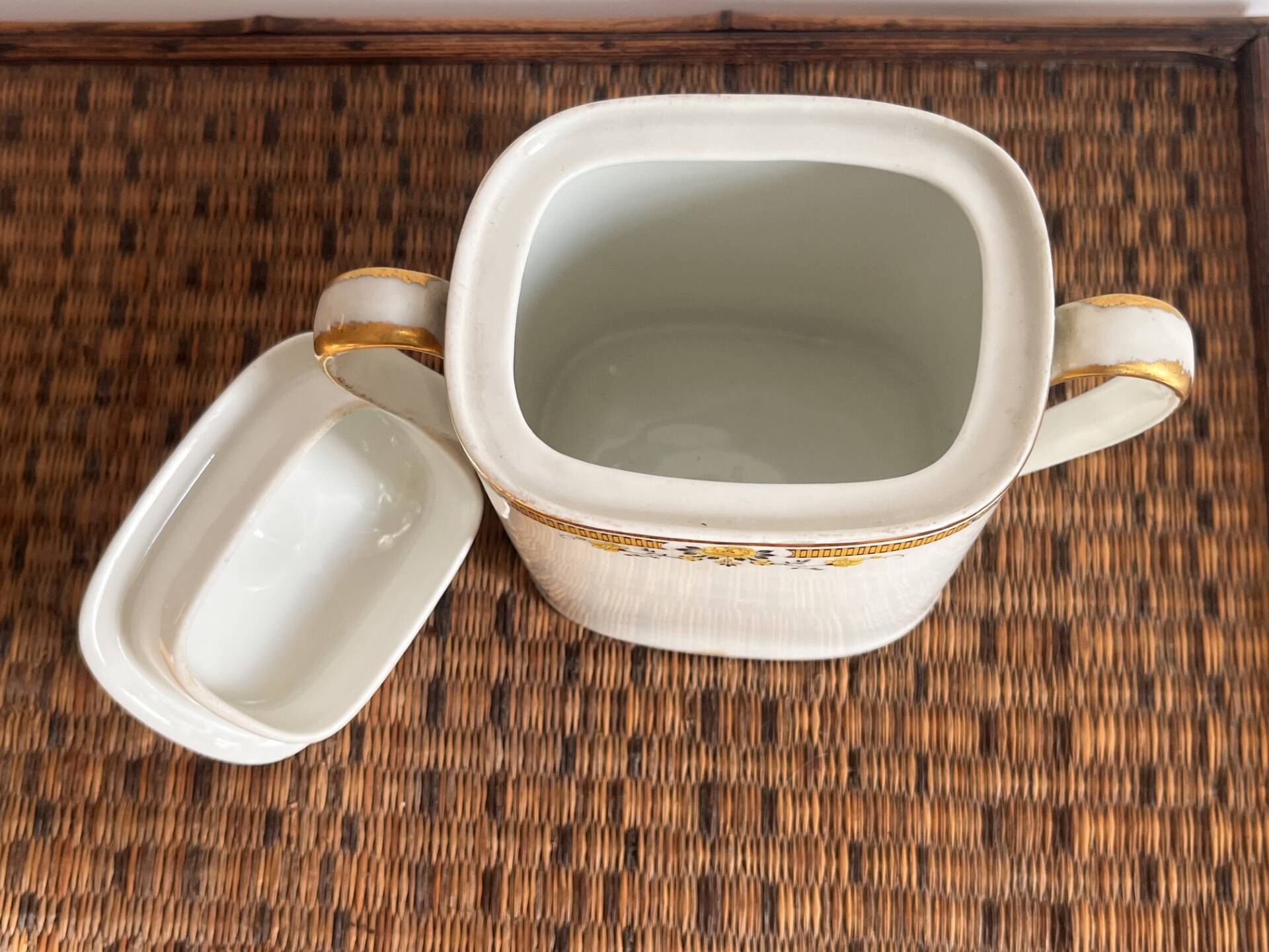 Bonbonnière / Sugar bowl