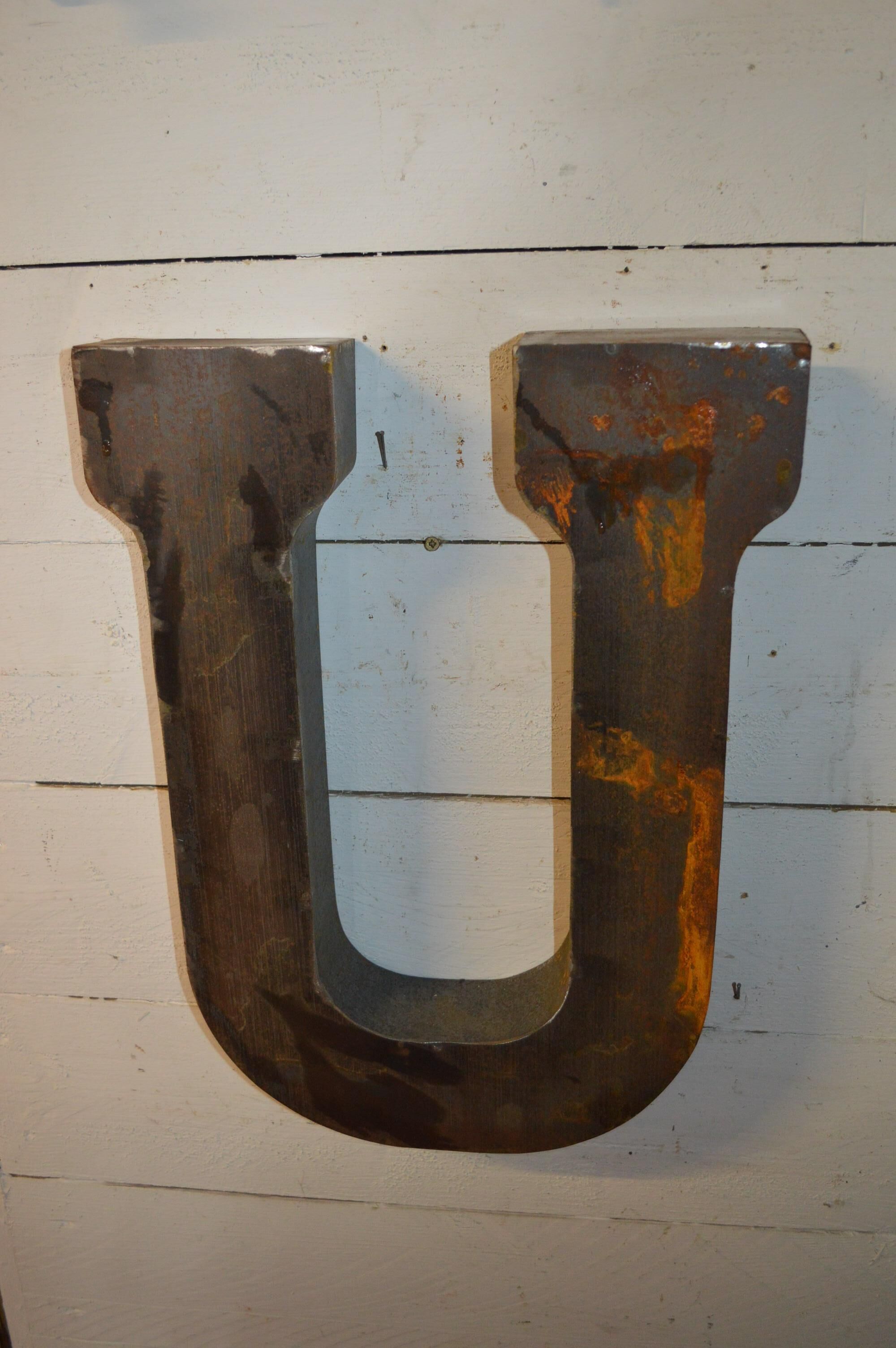 Lettre industrielle en fer "U"