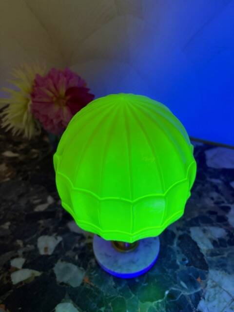 Art Deco lamp in uraline