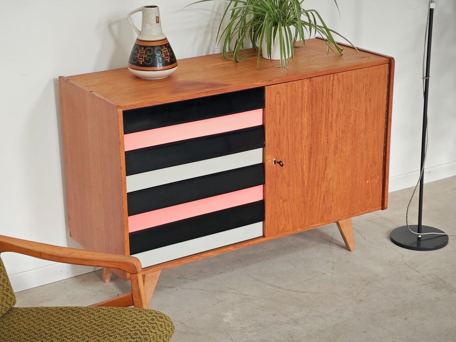 U 458 pink and grey sideboard by Jiri Jiroutek for Interier Praha 1960