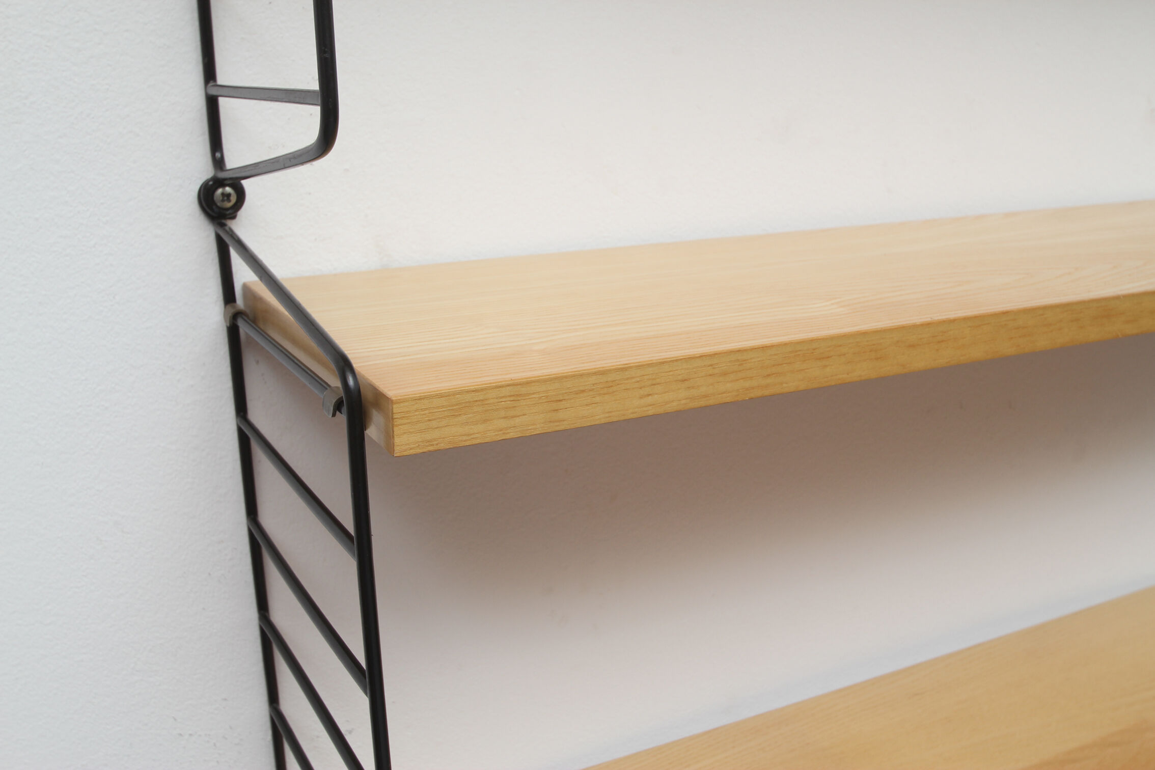 1960s wall unit in ash with 5 shelves, Nisse Strinning