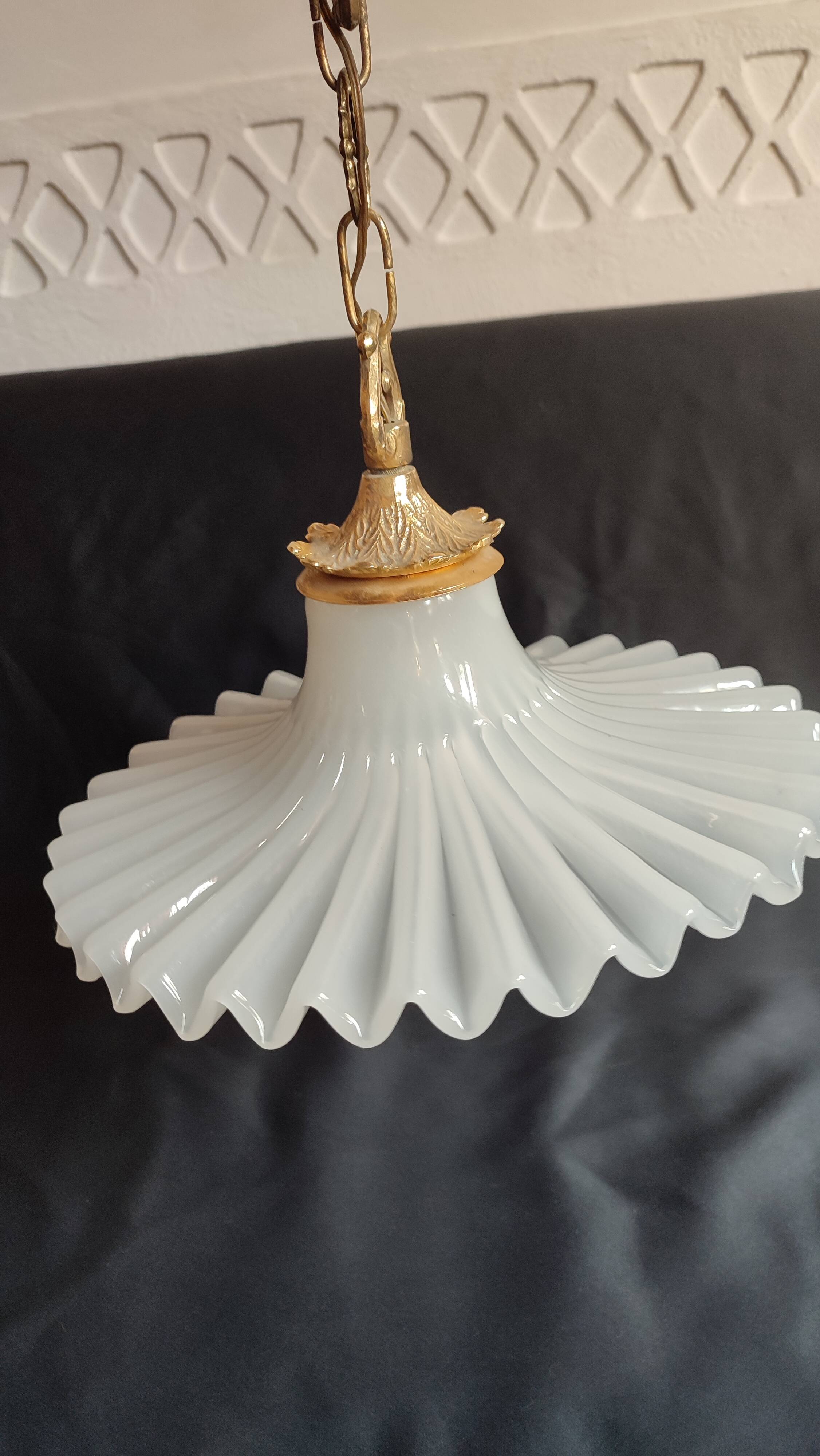 Round pendant light in pleated semi-opaque glass
