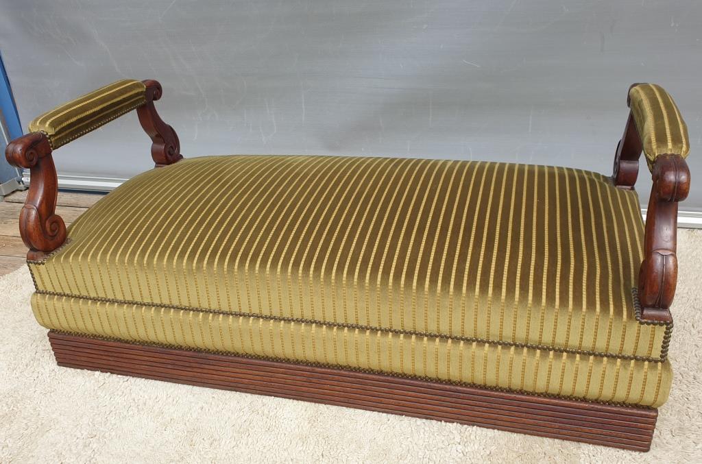 Sofa terminal velvet style Restoration