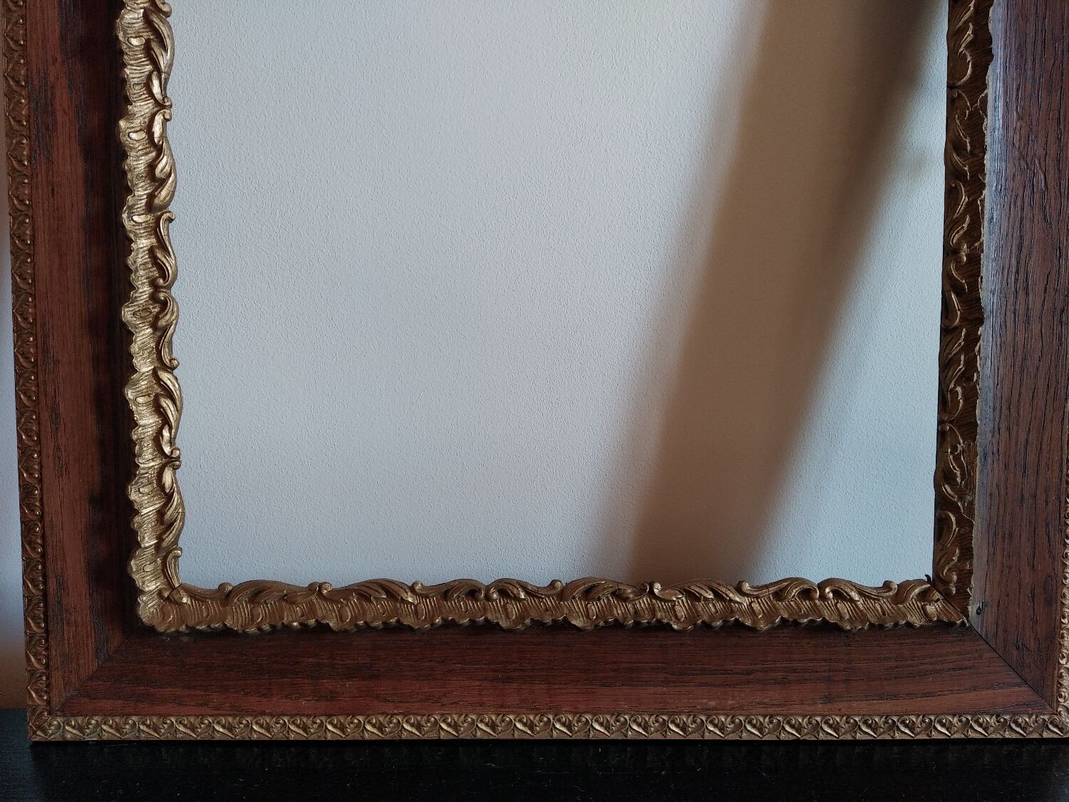 Old wooden frame and gilded stucco 47 cm x 54 cm