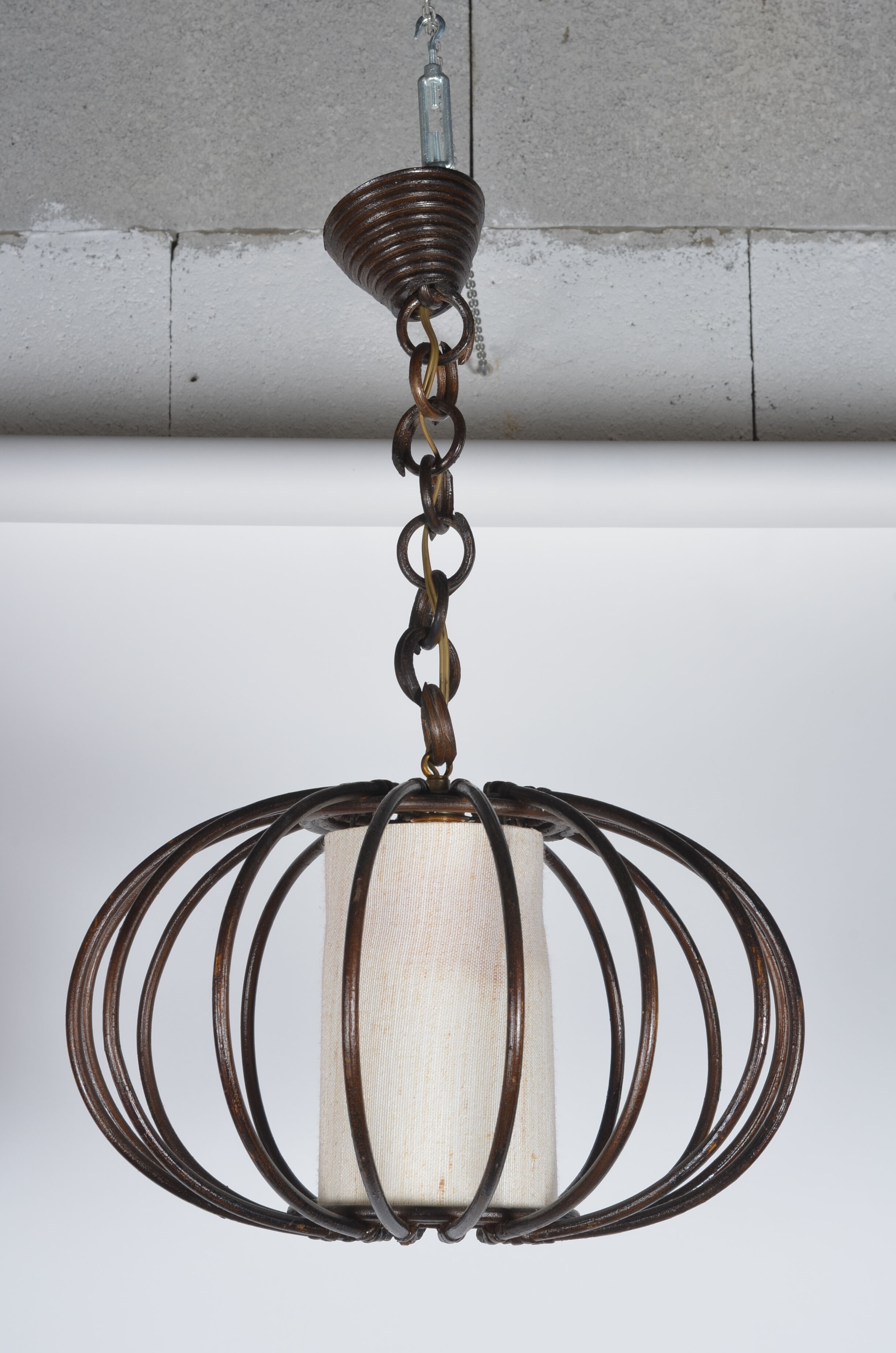 Suspension en rotin noire