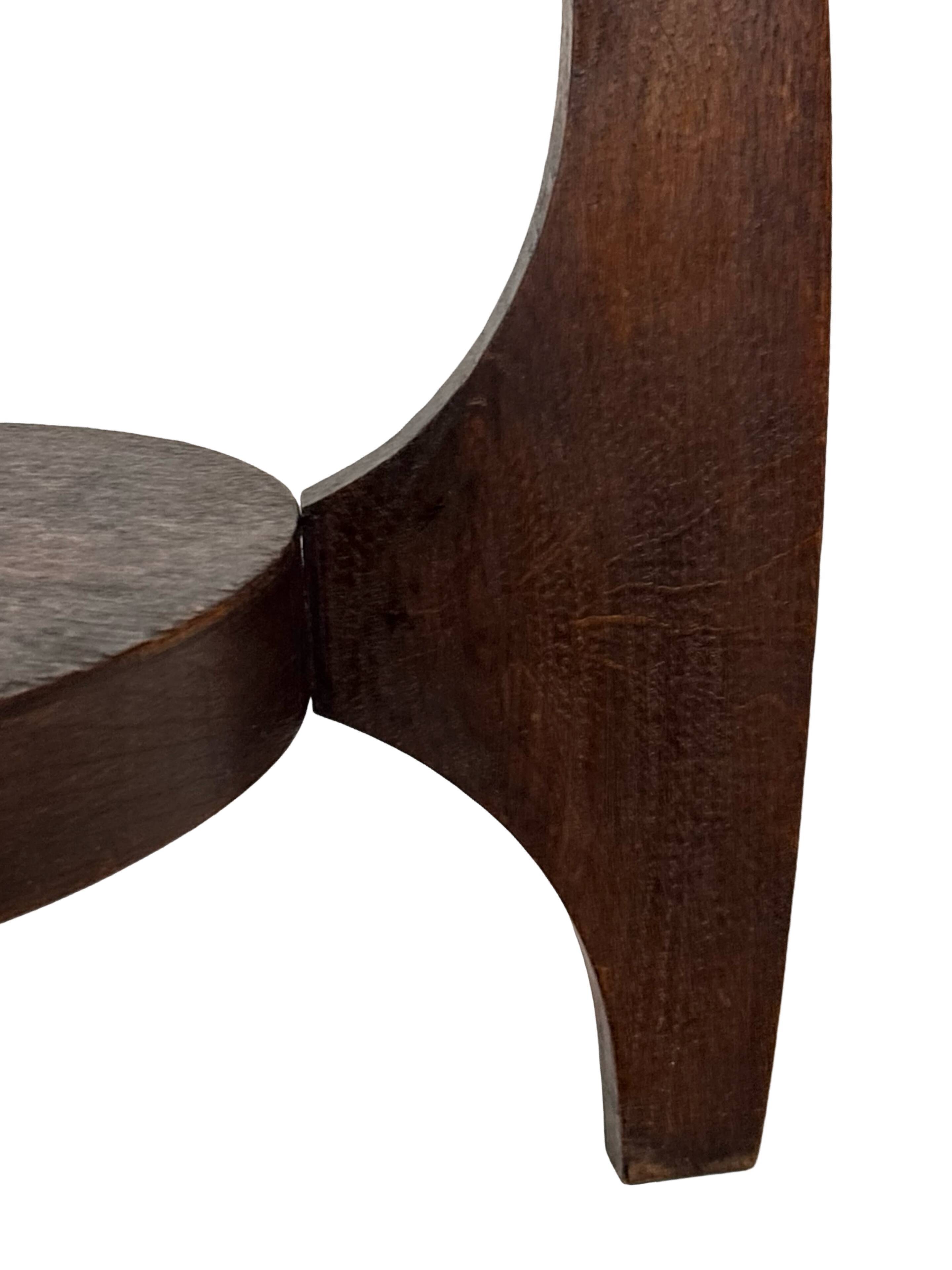 Table d'appoint Art Déco en chêne au design minimaliste