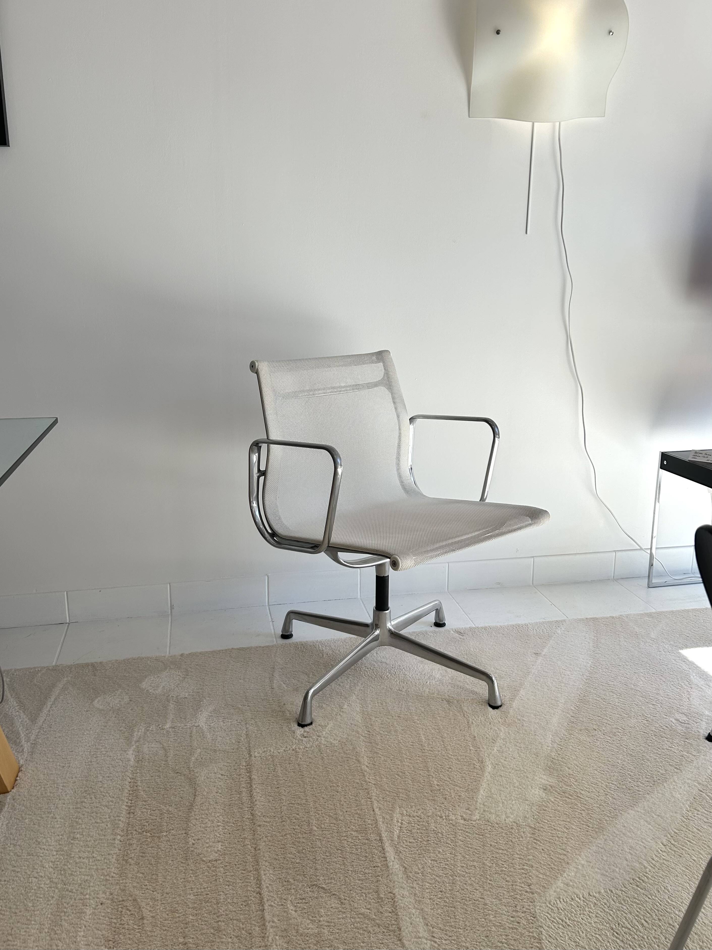 Eames EA108 swivel chair Vitra