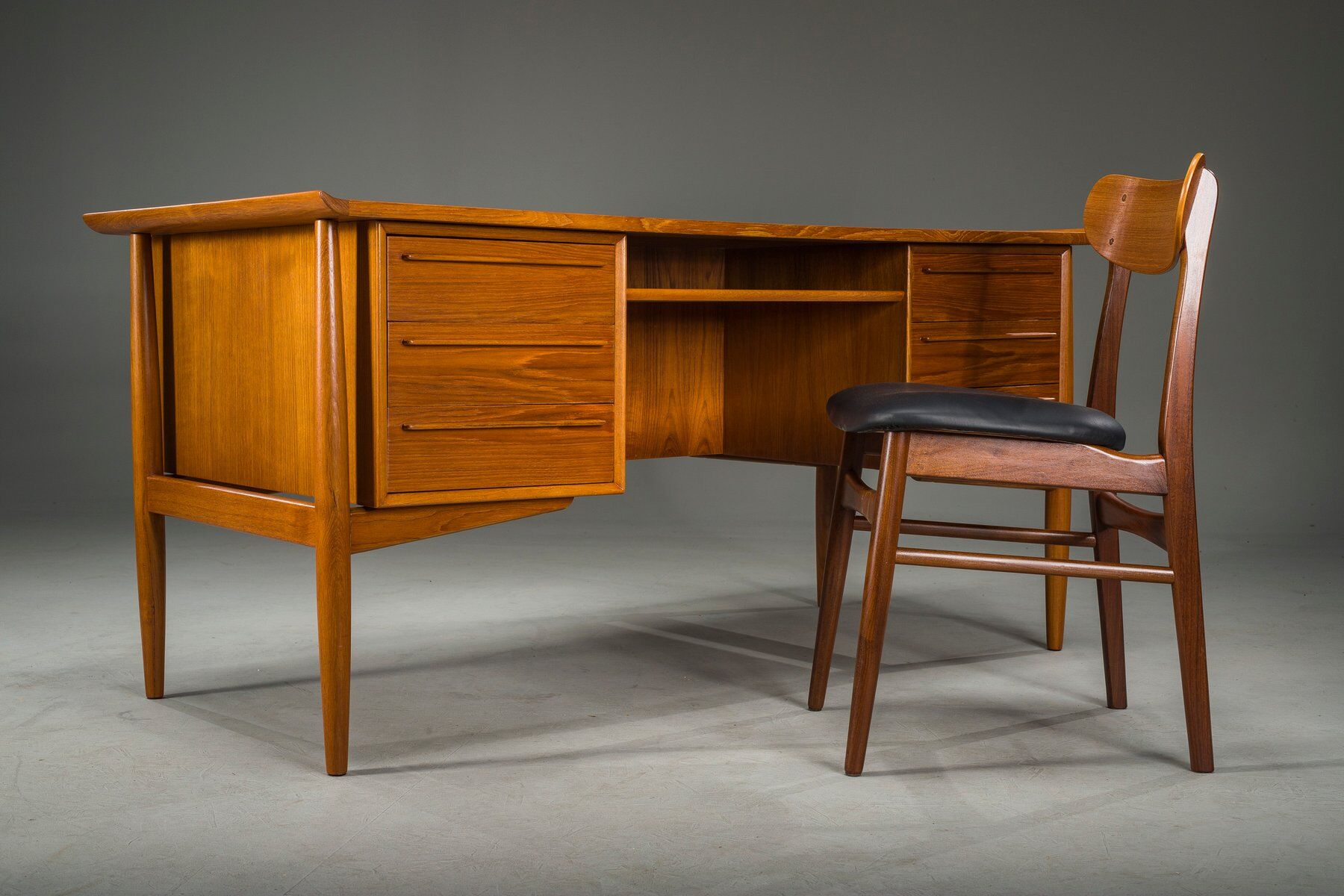 Mid-century Danish teak executive desk by Arne Vodder for H.P. Hansen, 1960s