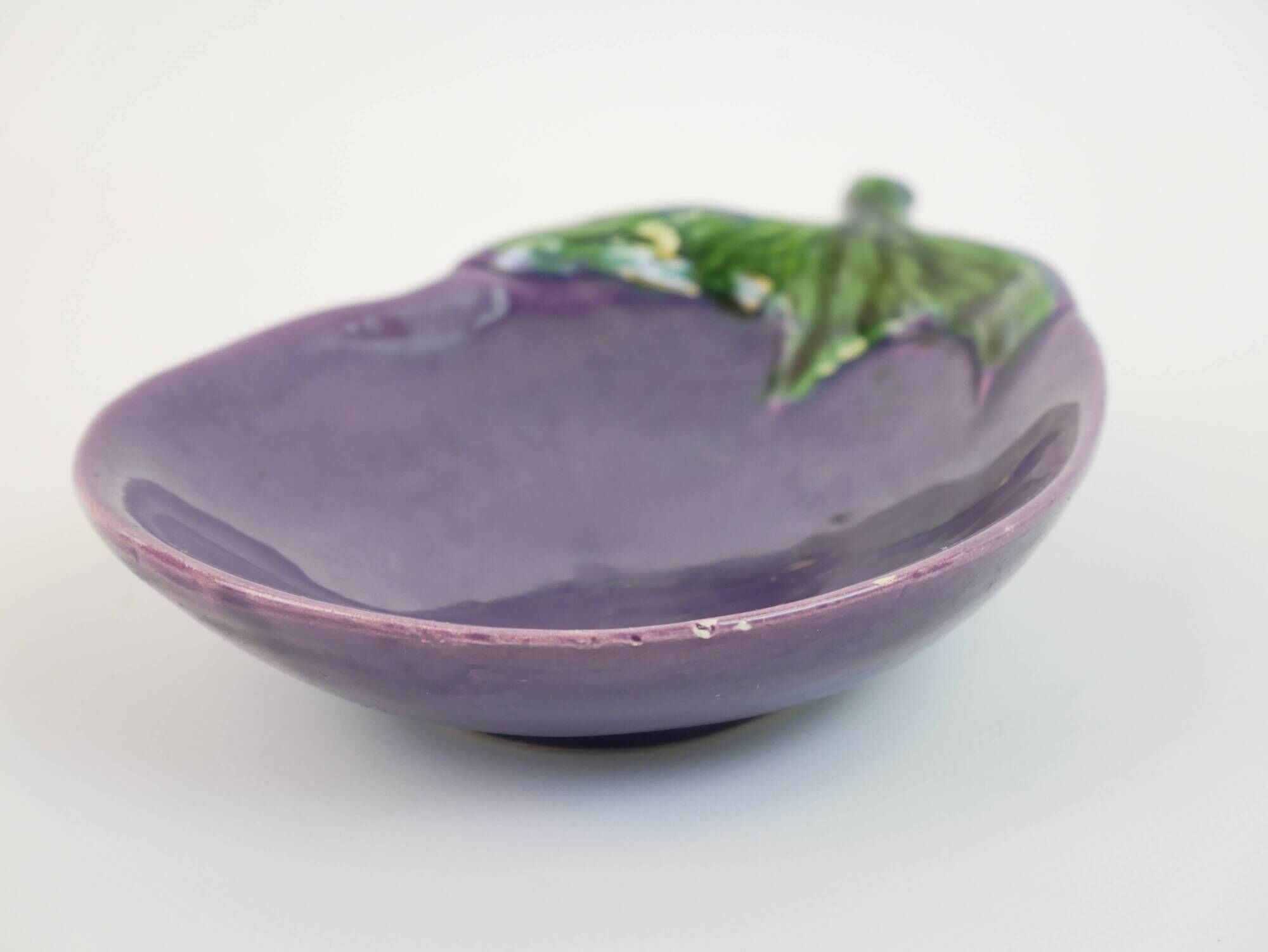 Vide poche aubergine en céramique signée Aegitna Vallauris