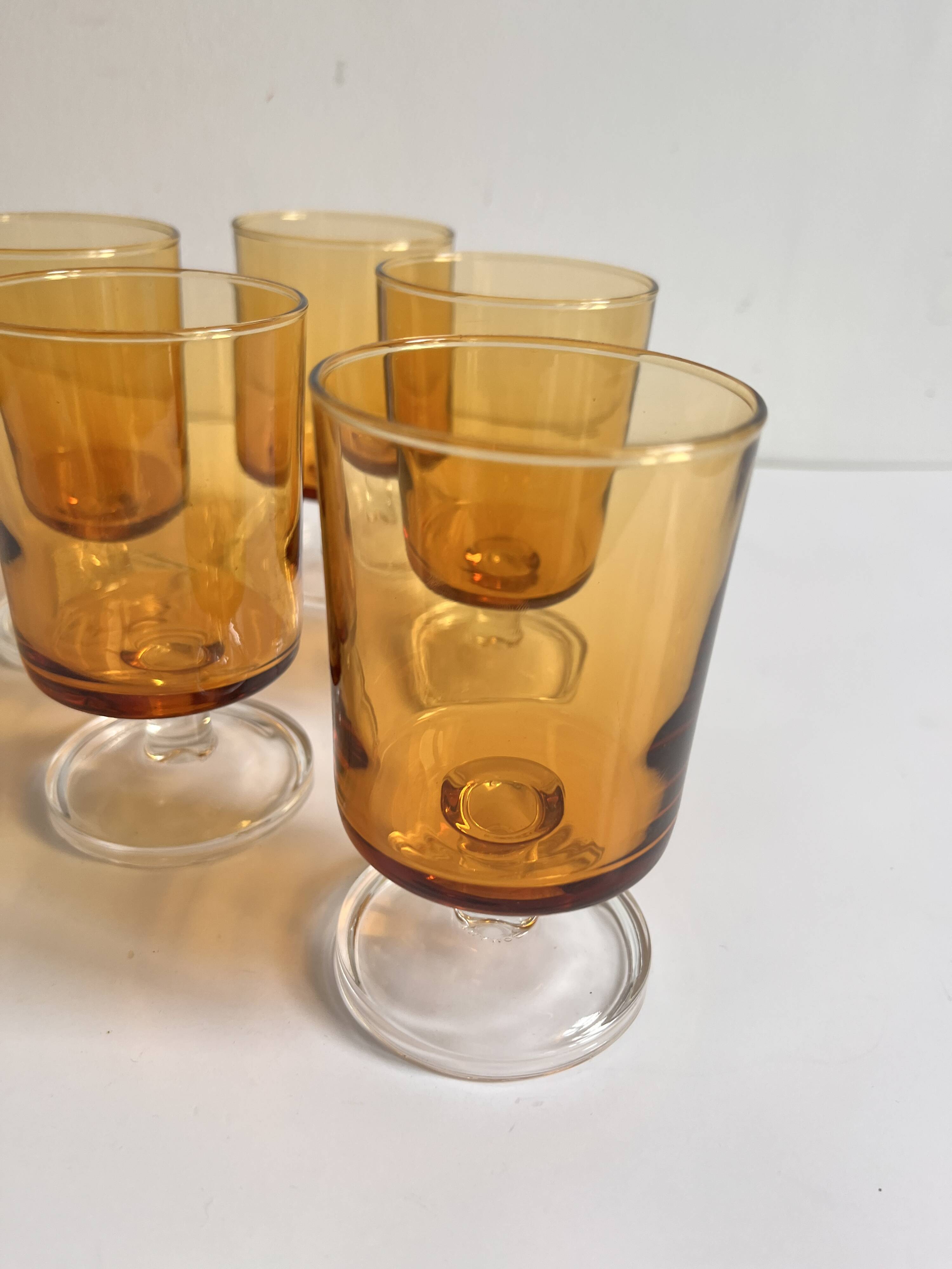 Verres à vin en verre fumé