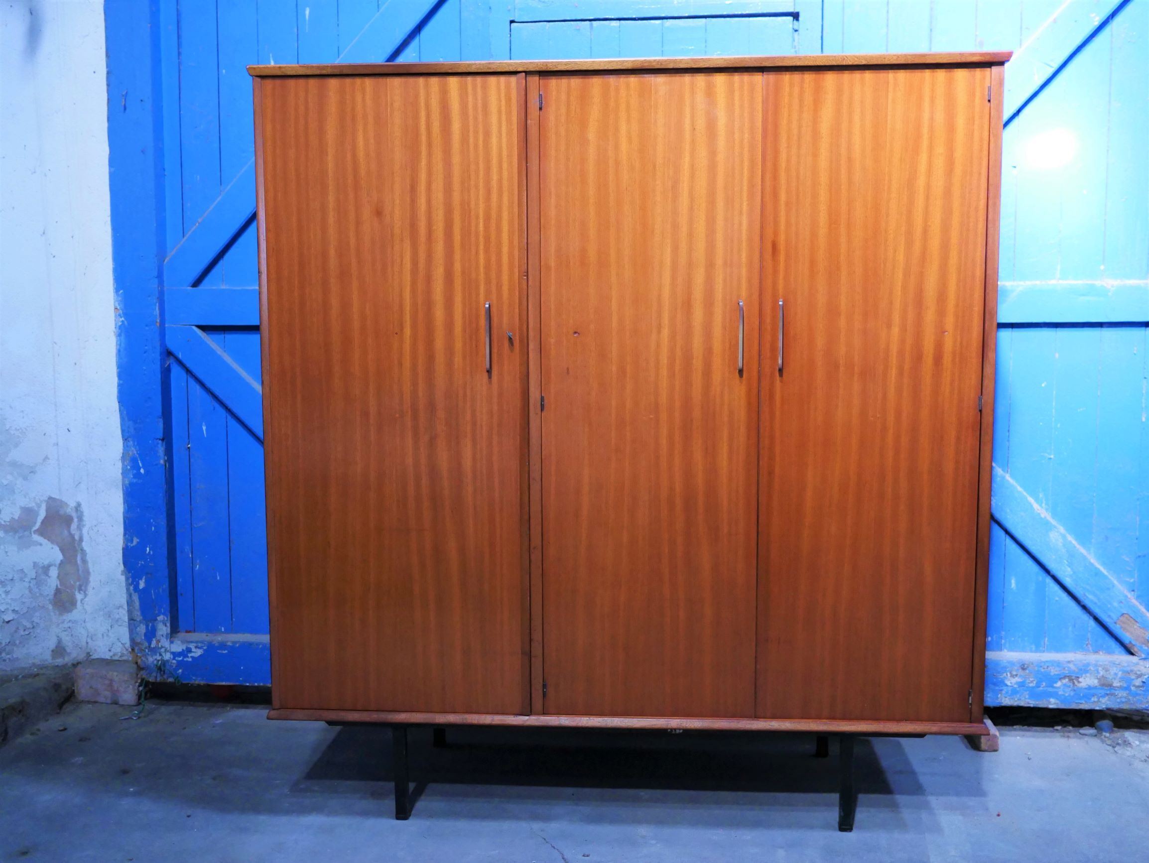 Armoire vintage en teck par les éditions Rozier