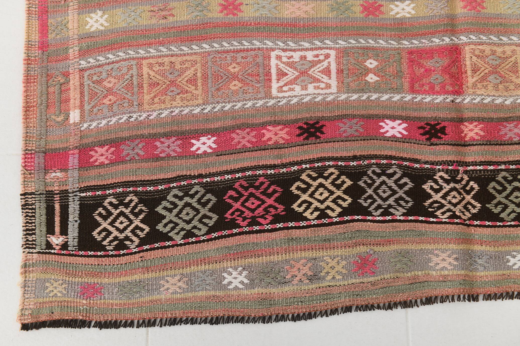 Tapis kilim ancien pastel, teintes délavées rose & vert, charme bohème,