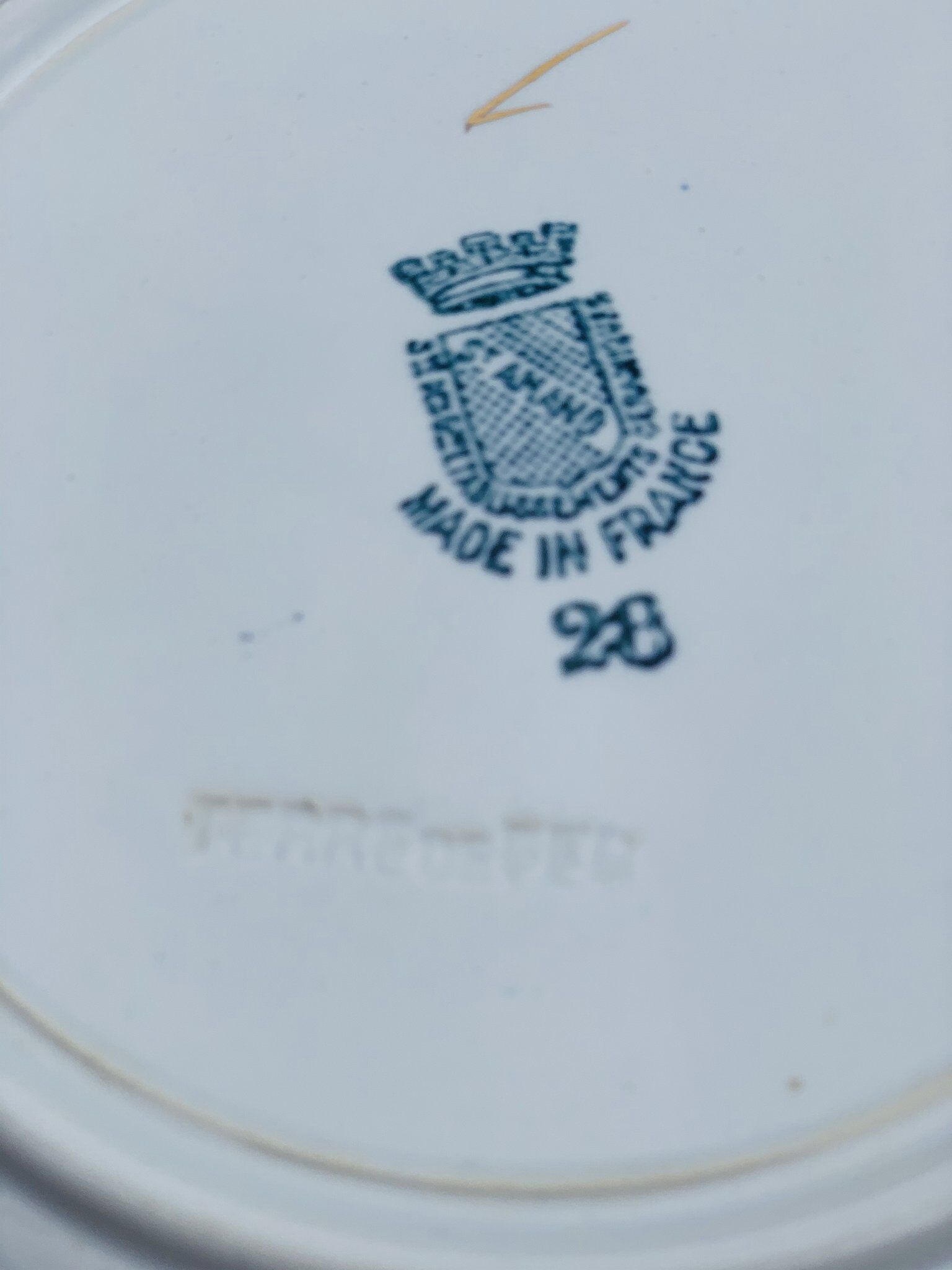 Old plate plates in Saint Amand earthenware