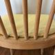 Chaise en bois et skaï jaune