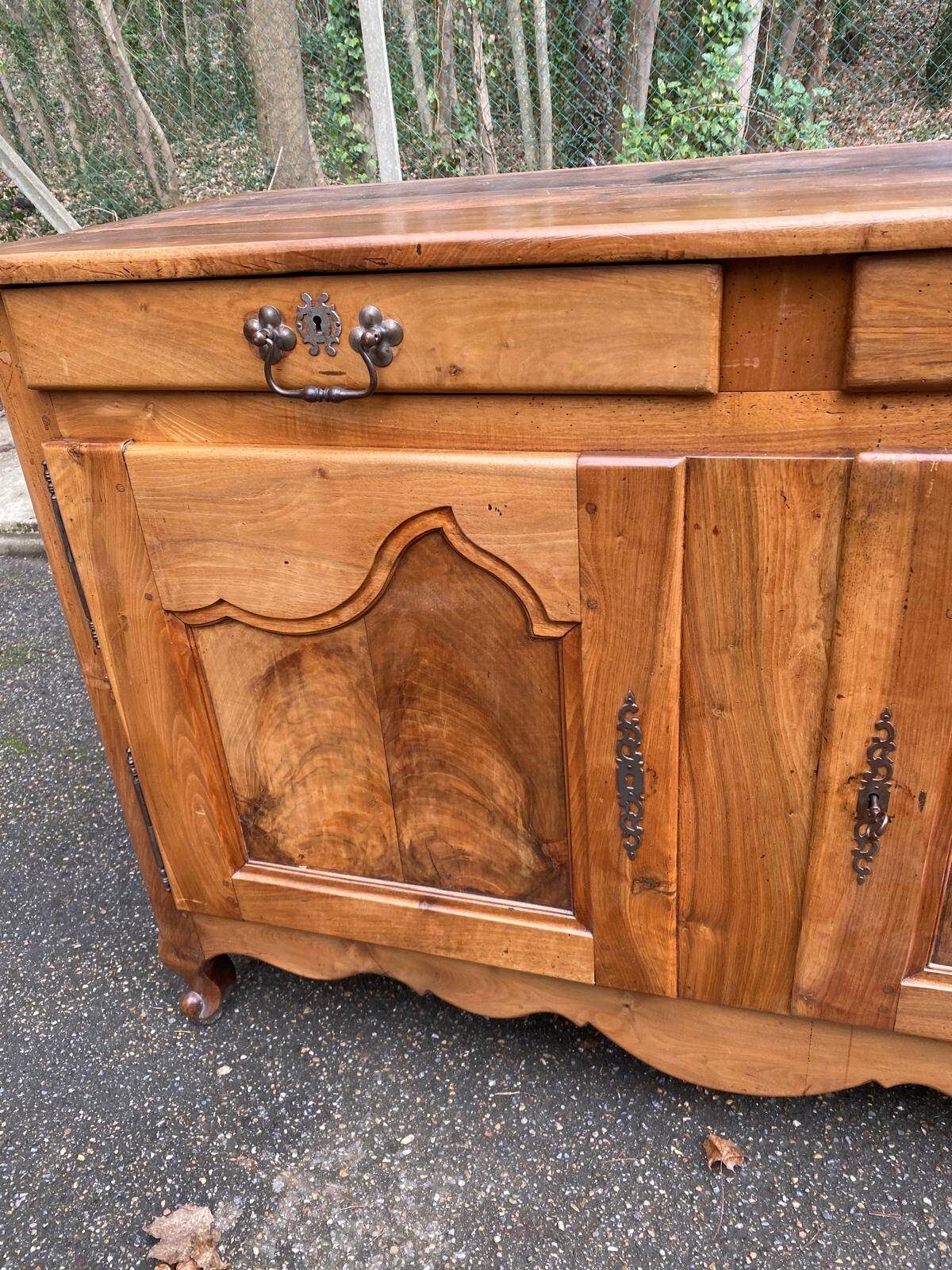 Louis XV buffet in solid wood, 18th century, 153cm.