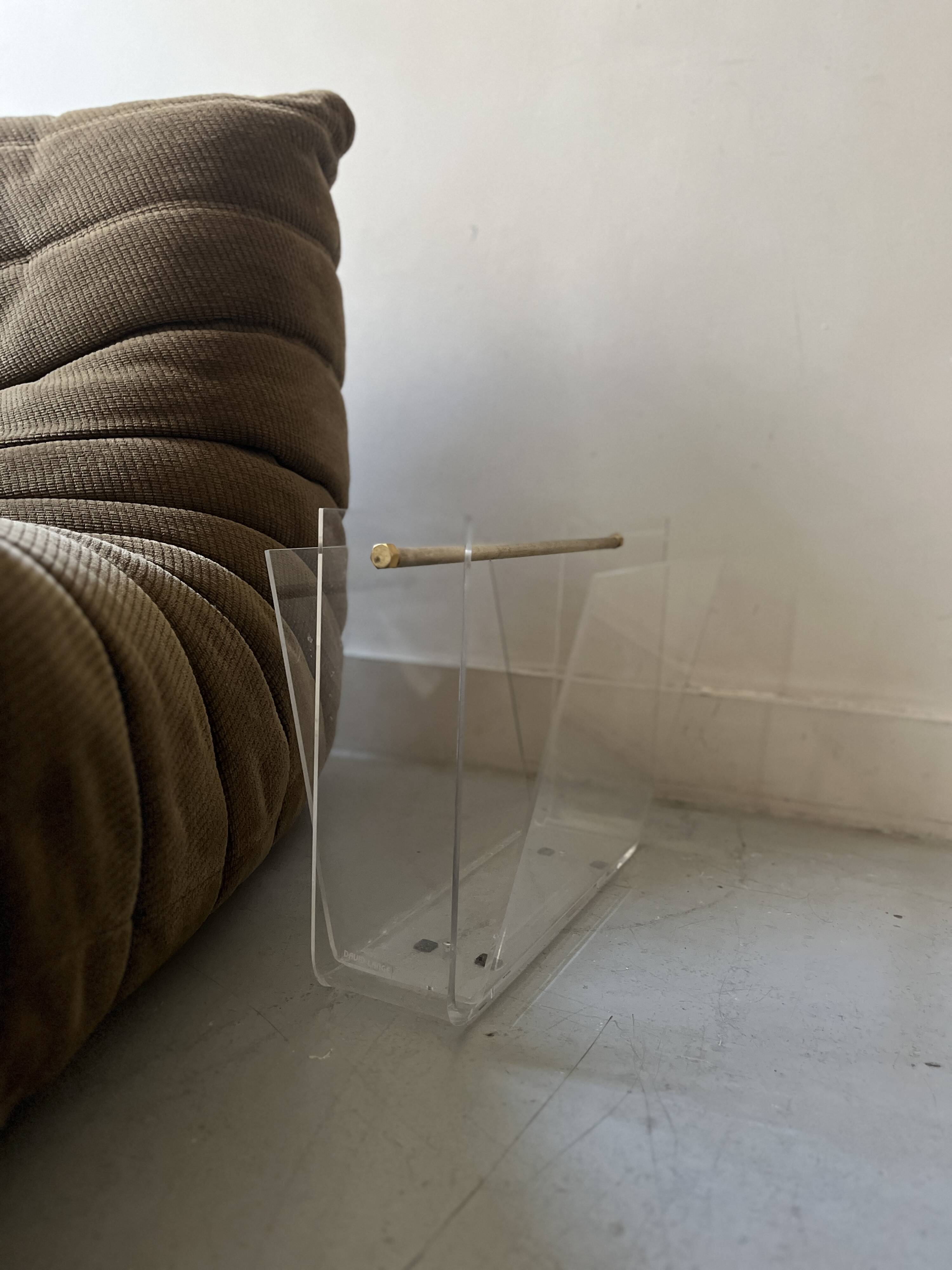 Plexiglas and brass magazine rack - David Lange for Roche Bobois, design 1970