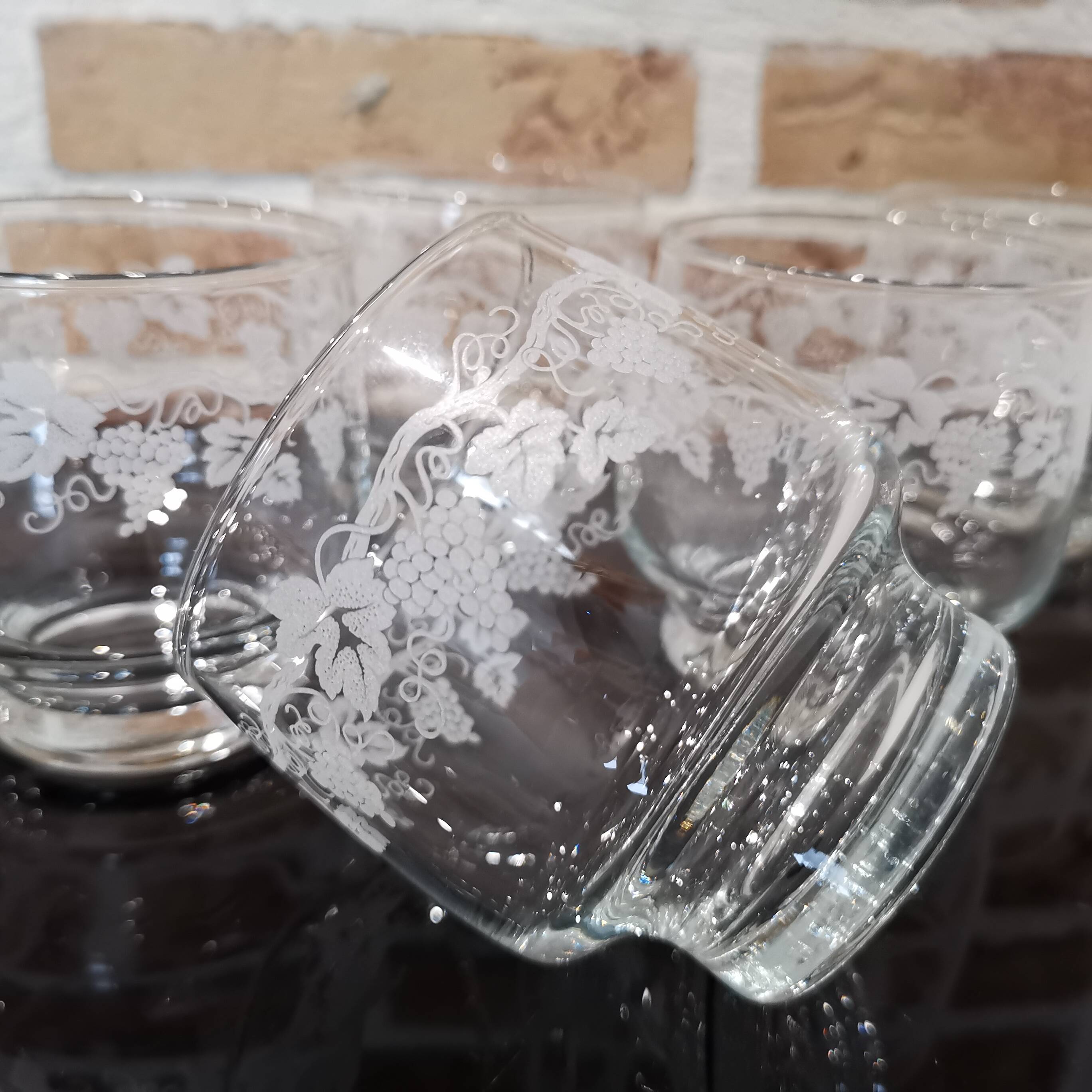 Set of 6 water glasses decorated with grapes and vine branches France