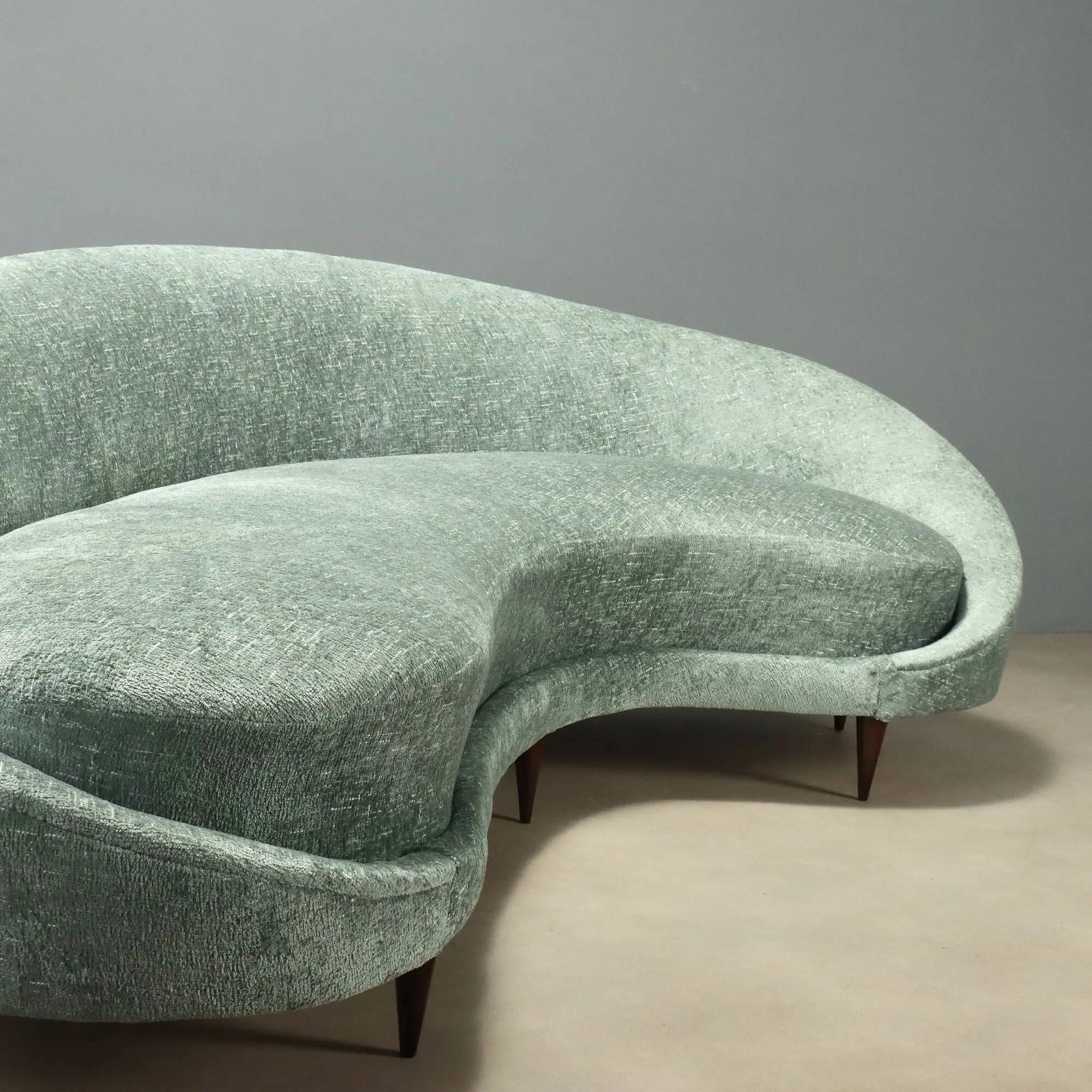 Vintage fabric and beech sofa, Italian design from the 1950s.