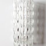 Vase à fleurs vintage en verre massif, lourd et transparent, pressé à la main / Italie / Années 1970