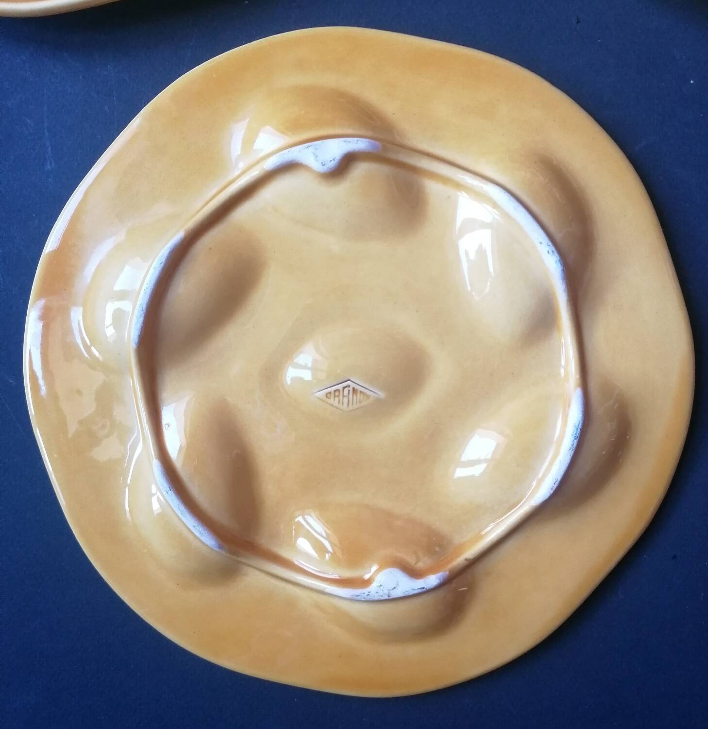 5 Orfinox majolica oyster plates