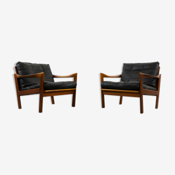 Pair of teak chairs in black leather by Illum Wikkelsoe for Niels Eilersen, Denmark